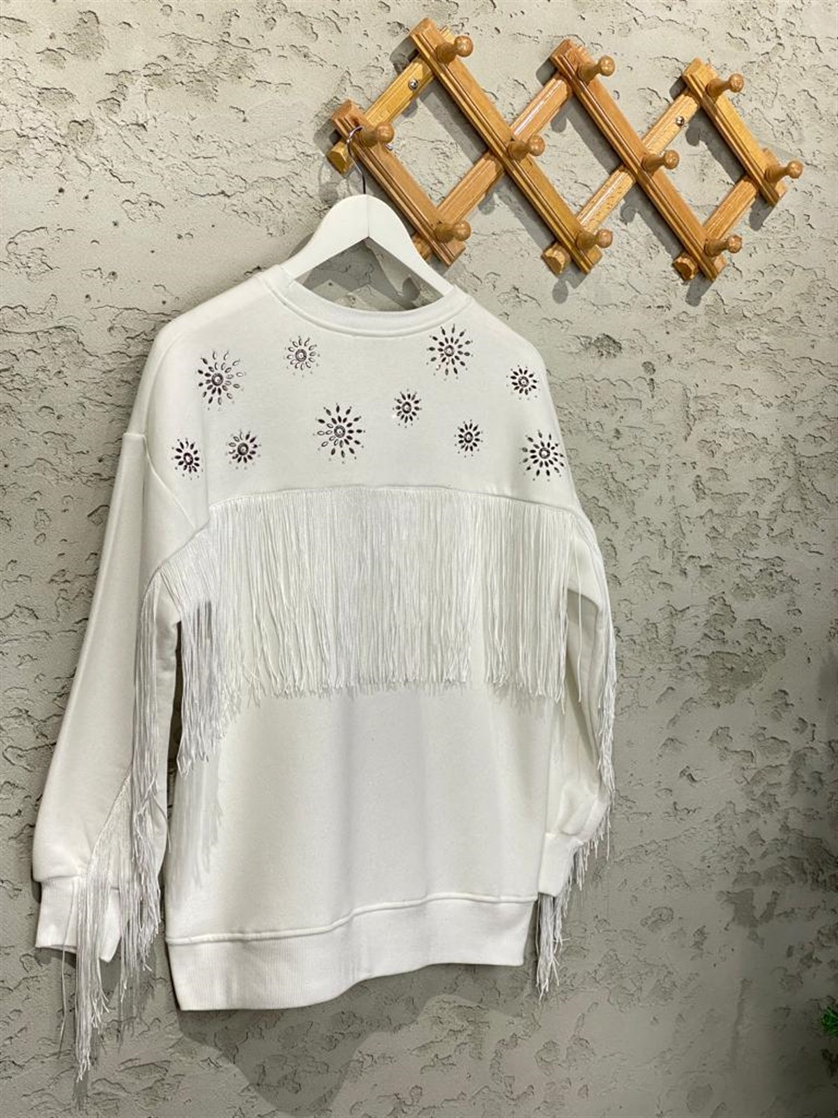 Tasarım Taş İşçilikli Püsküllü Sweat (Beyaz)