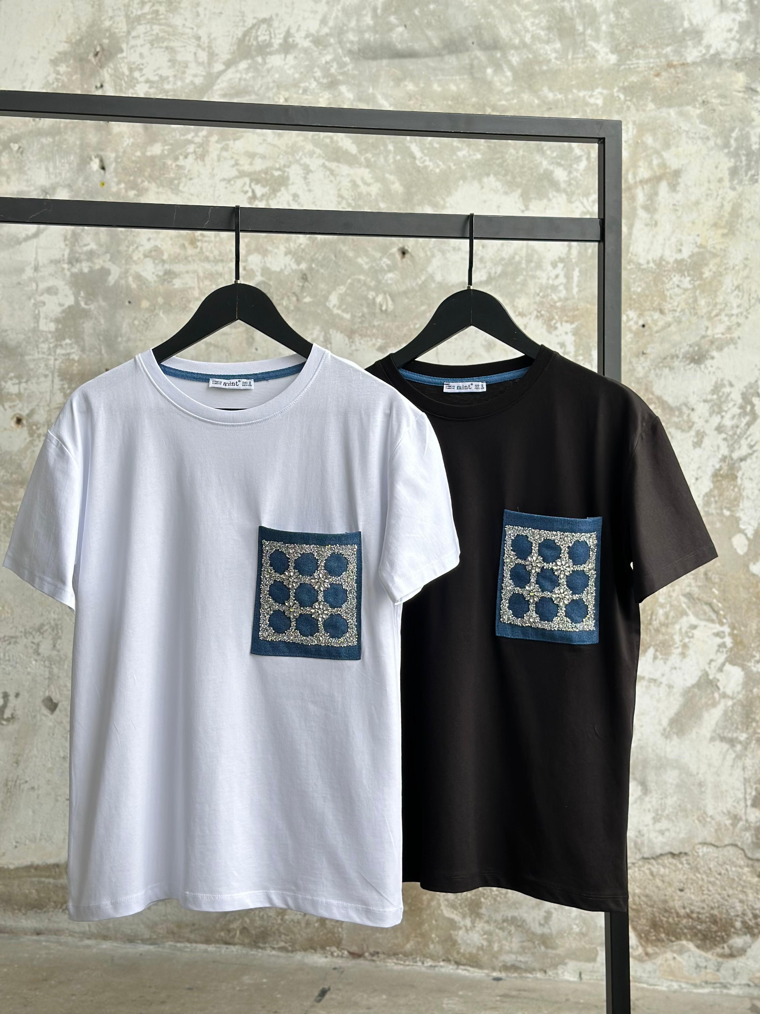 Tasarım Tek Cep Kristal Taş İşçilikli Tişört (Beyaz/Siyah)