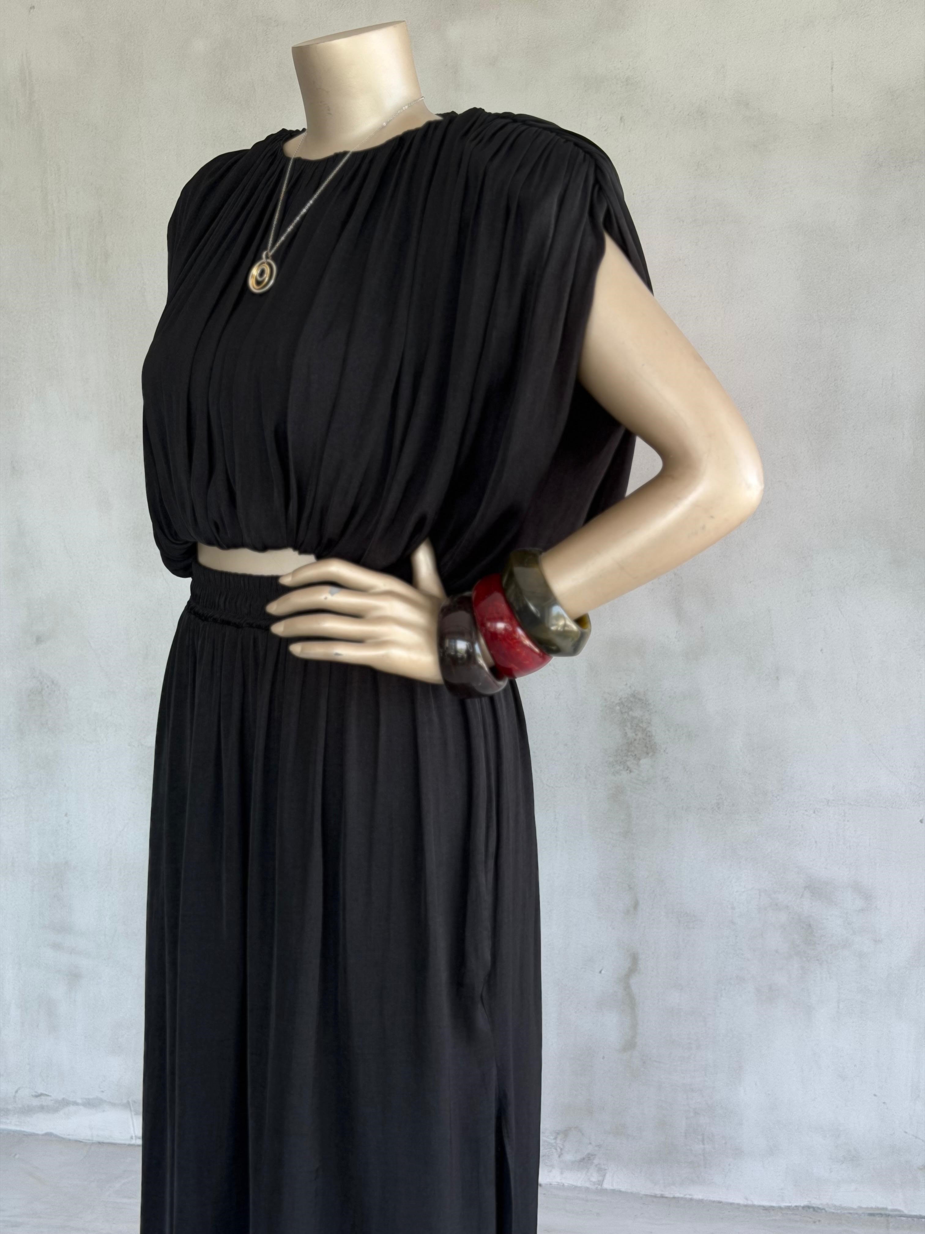 Tasarım Vatkalı Drape Bluz Yırtmaçlı Etek Takım (Siyah)