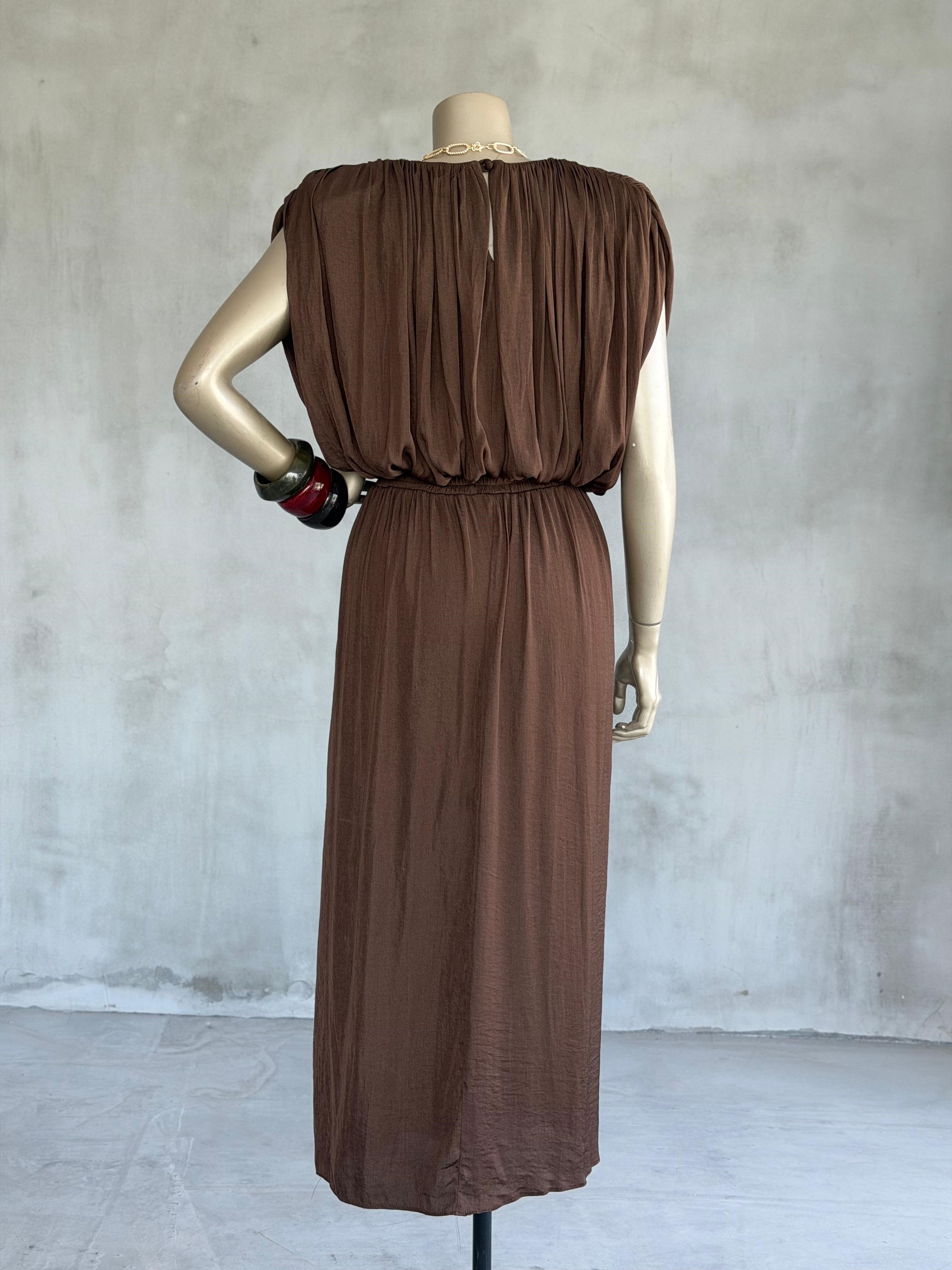Tasarım Vatkalı Drape Bluz Yırtmaçlı Etek Takım (Kahve)