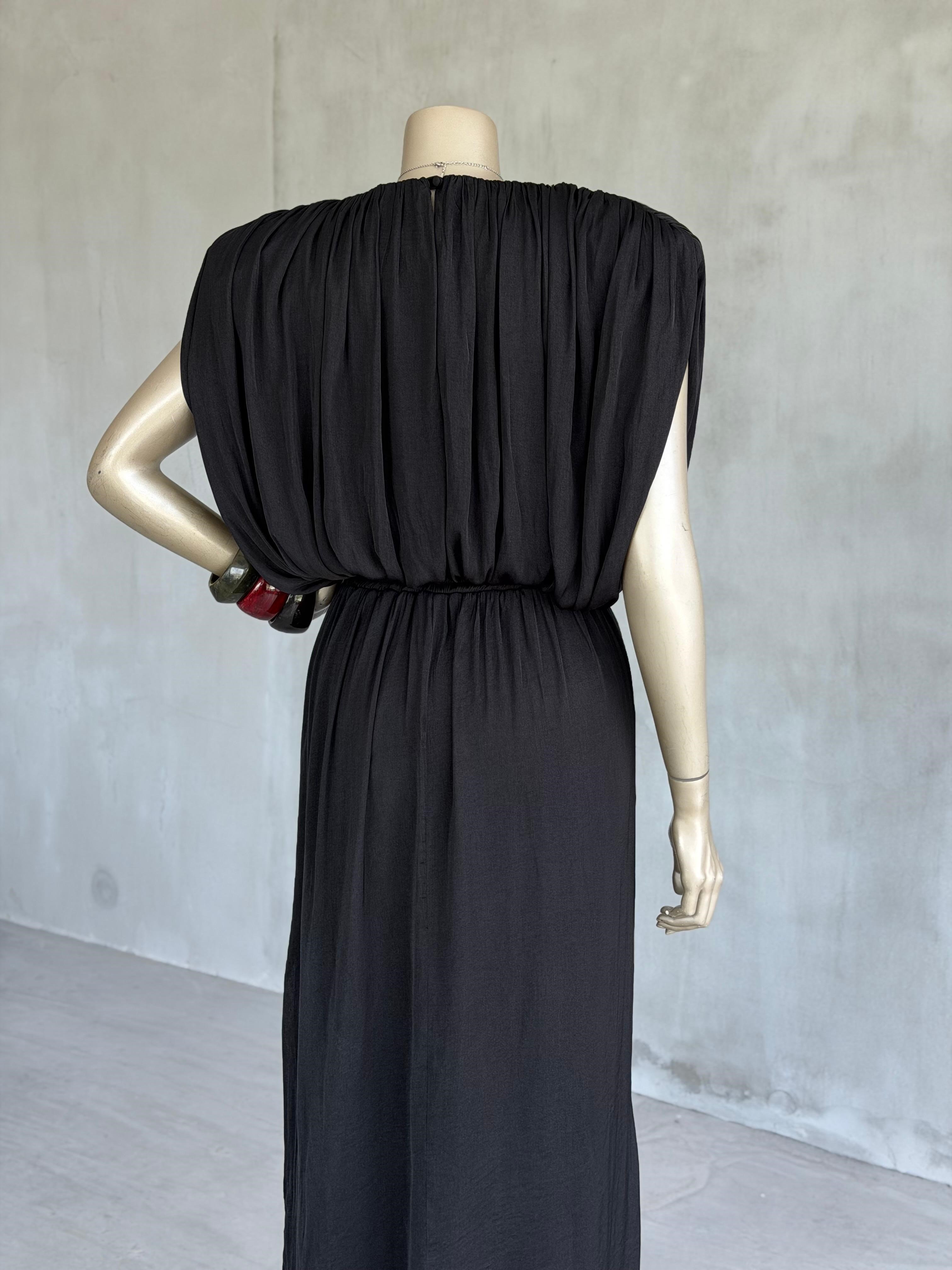 Tasarım Vatkalı Drape Bluz Yırtmaçlı Etek Takım (Siyah)