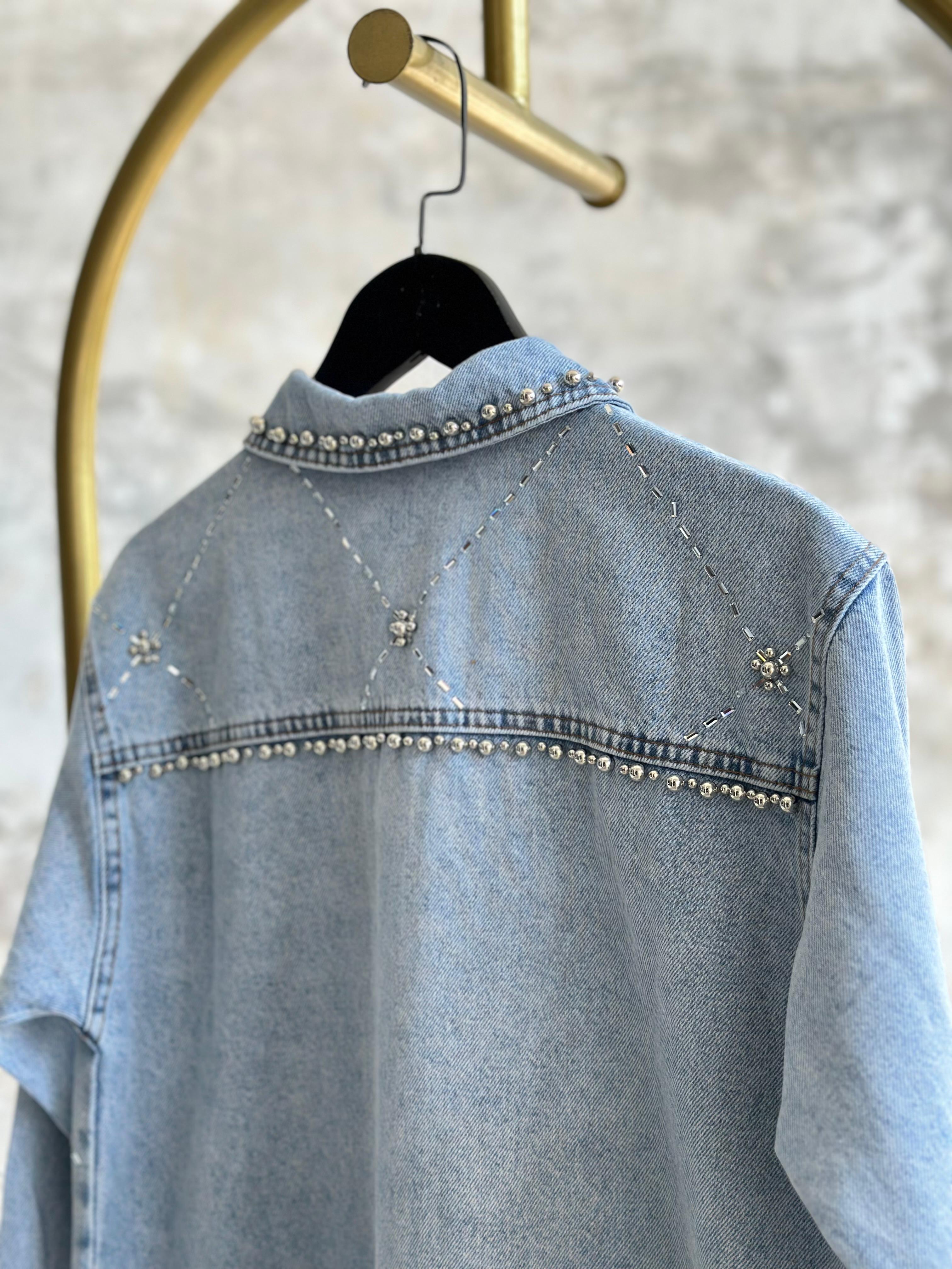 Tasarım Zımba Taş Ve Kristal Taş İşçilikli Denim Ceket (Buz Mavisi)