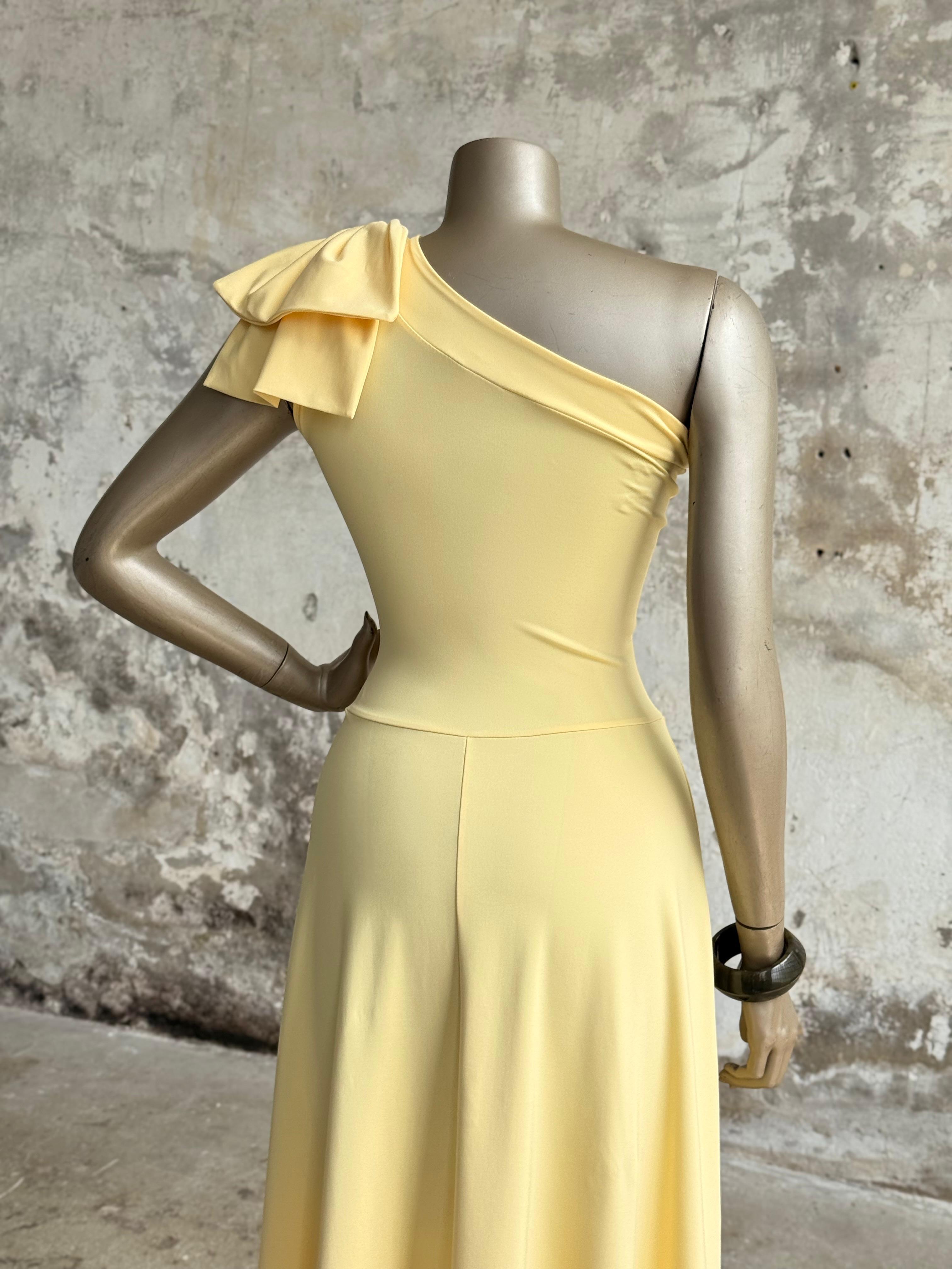 Tek Omuz Fiyonk Detaylı Elbise (Sarı)