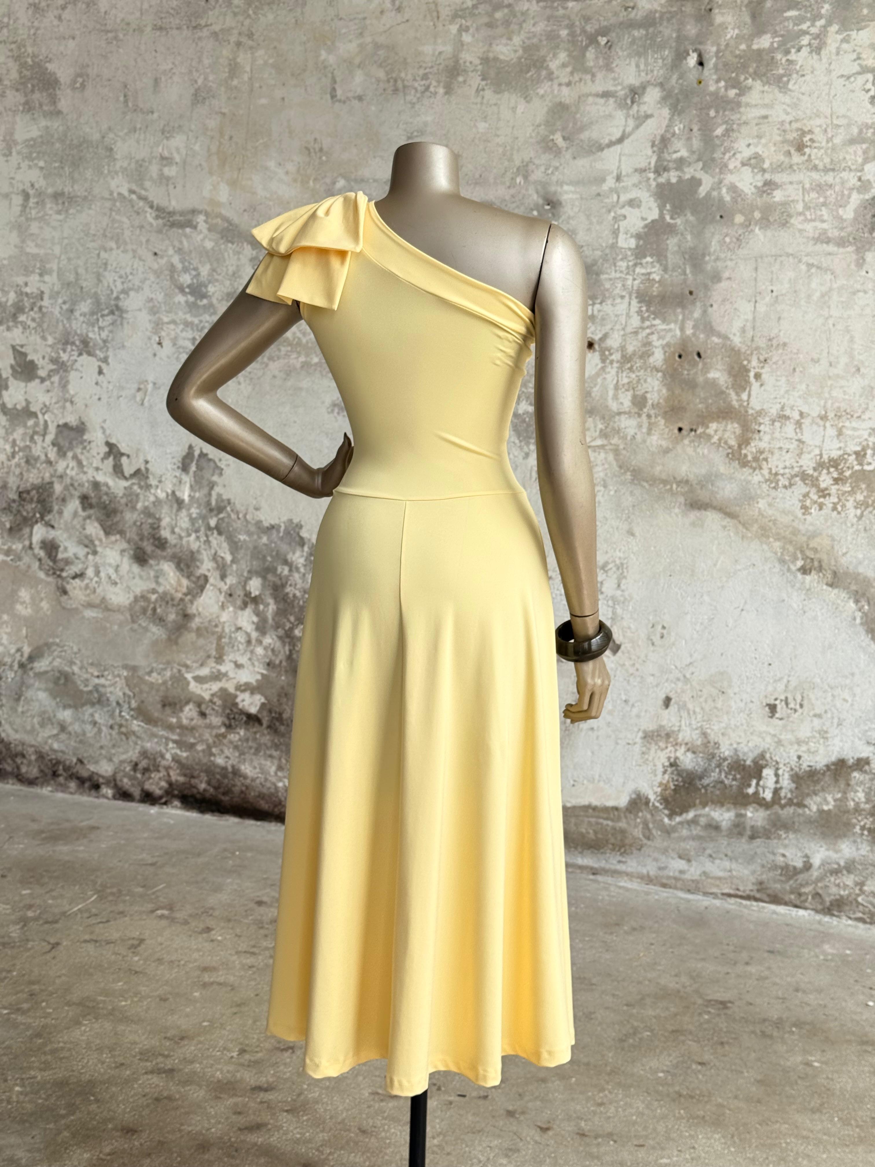 Tek Omuz Fiyonk Detaylı Elbise (Sarı)