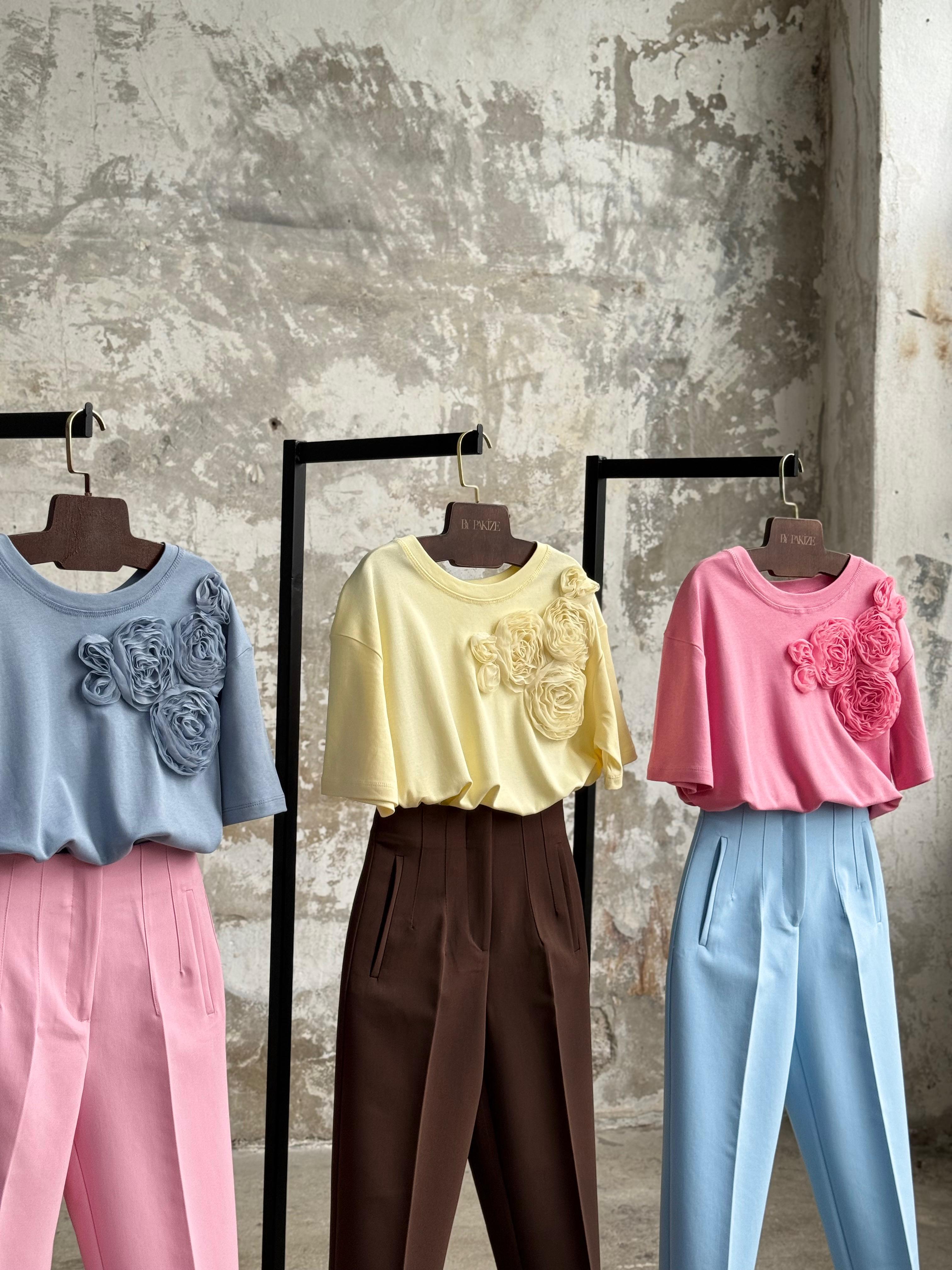 Tül Kumaş Çiçek İşçilikli Tişört (Bebe Mavisi)