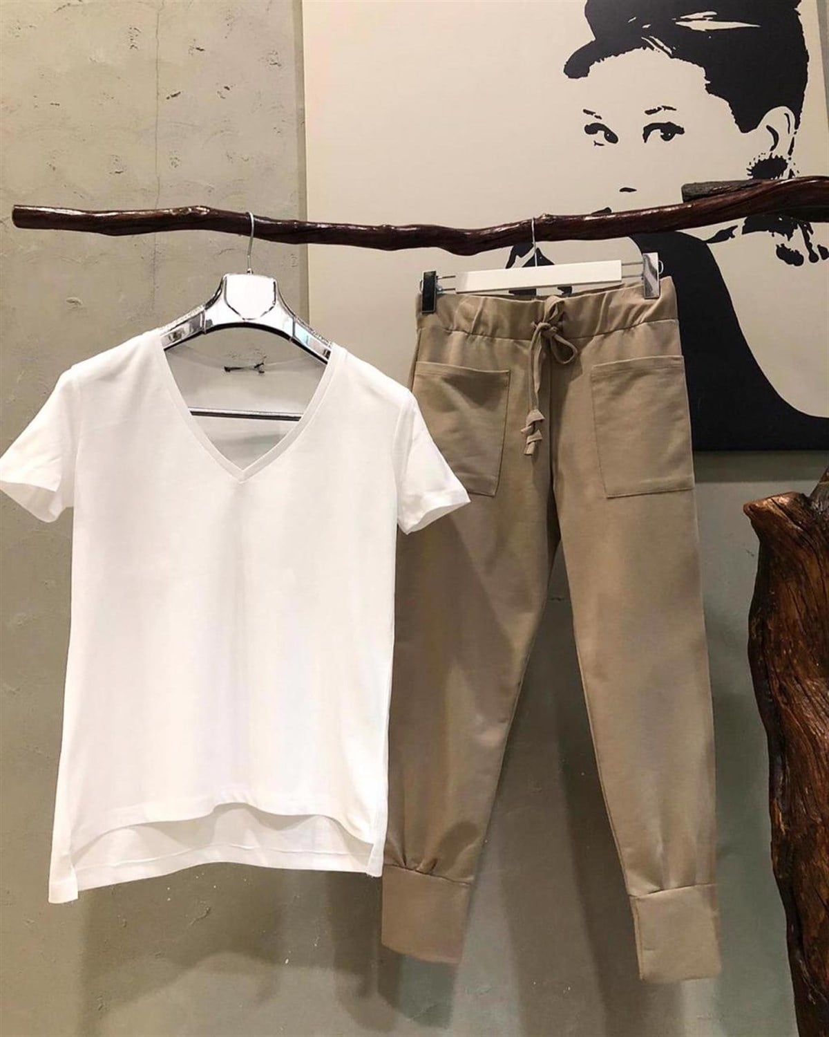 V Yaka Basic Tshirt  (BEYAZ)