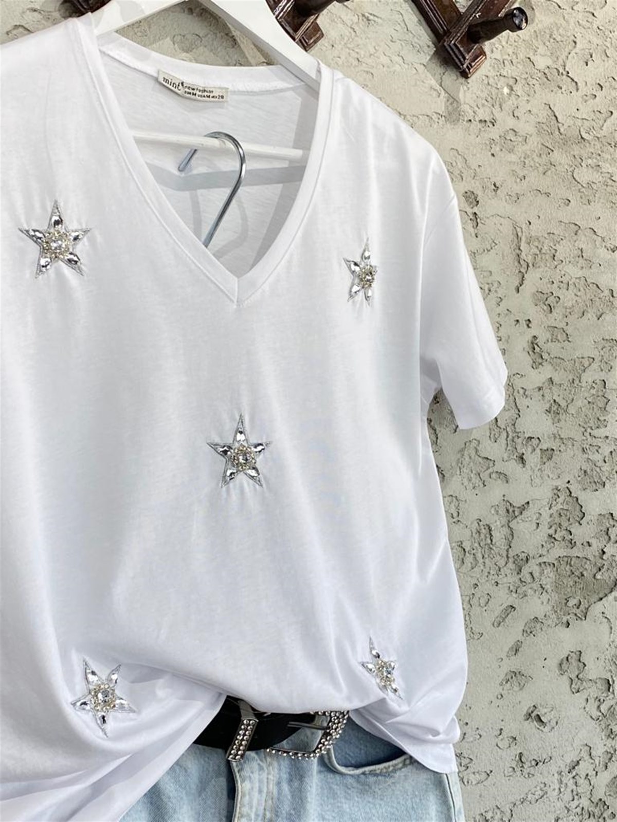 V Yaka Kristal Taşlı Yıldız Detay Tshirt (Beyaz)