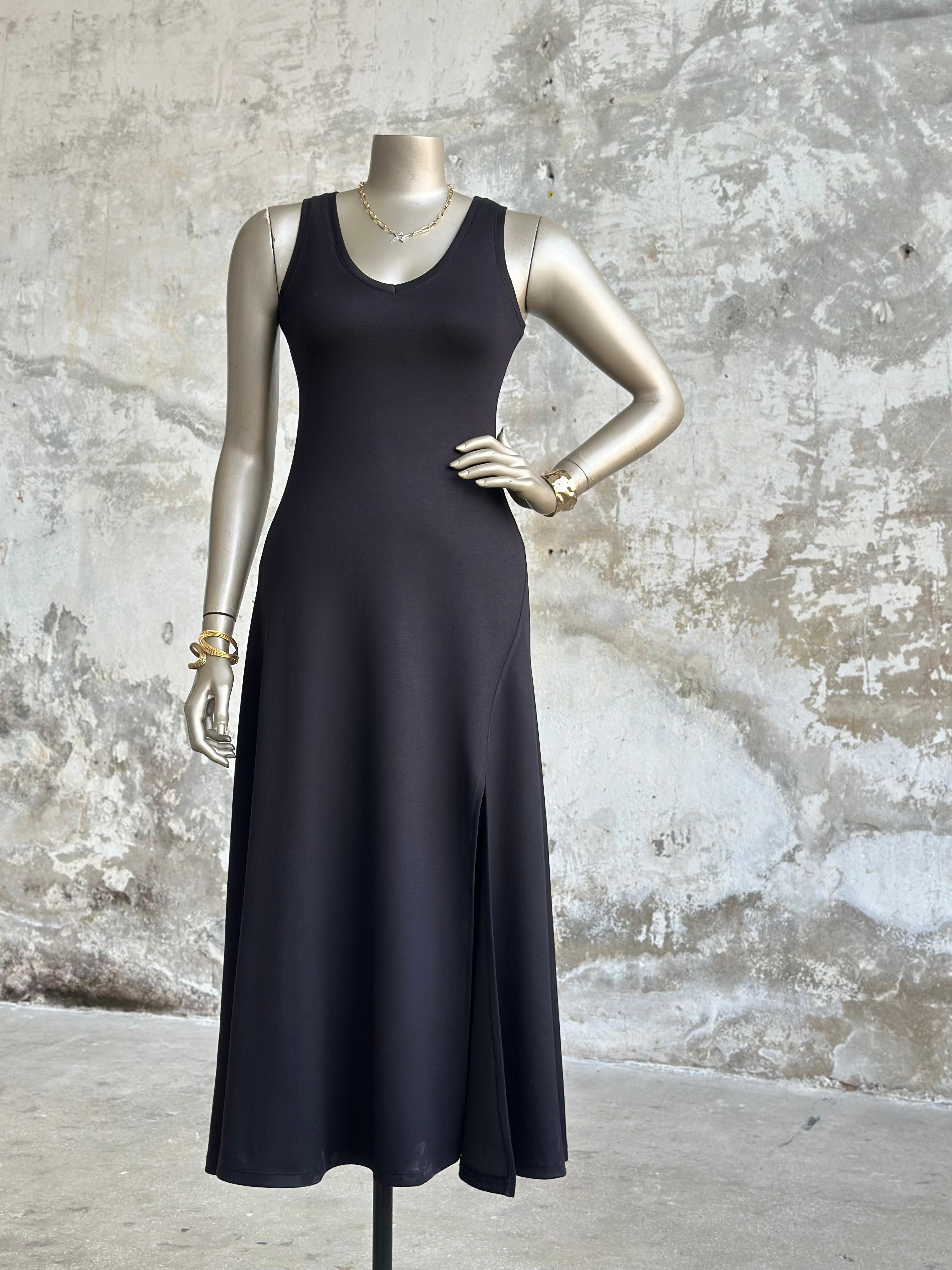 V Yaka Yırtmaç Detaylı Sıfır Kol Basic Elbise (Siyah)