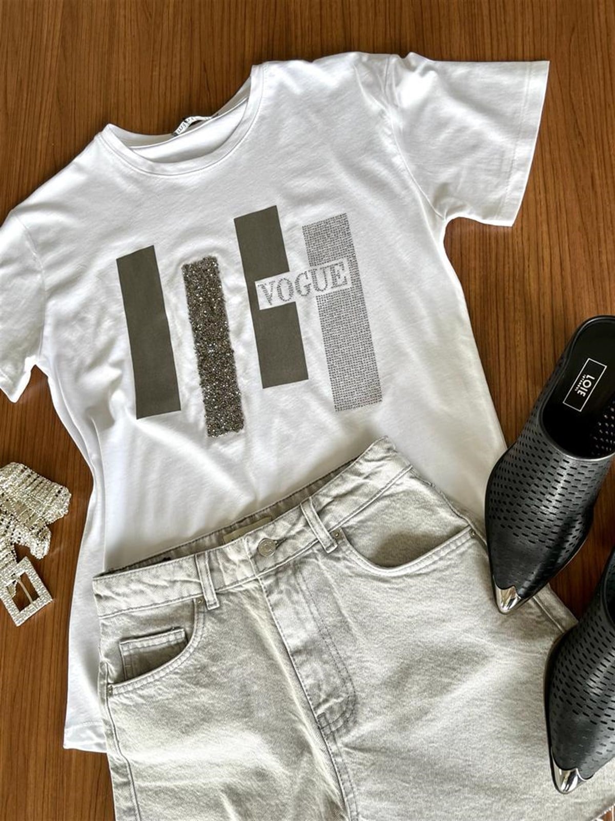 Vogue Yazı Detaylı Taş İşlemeli Tshirt (Beyaz)