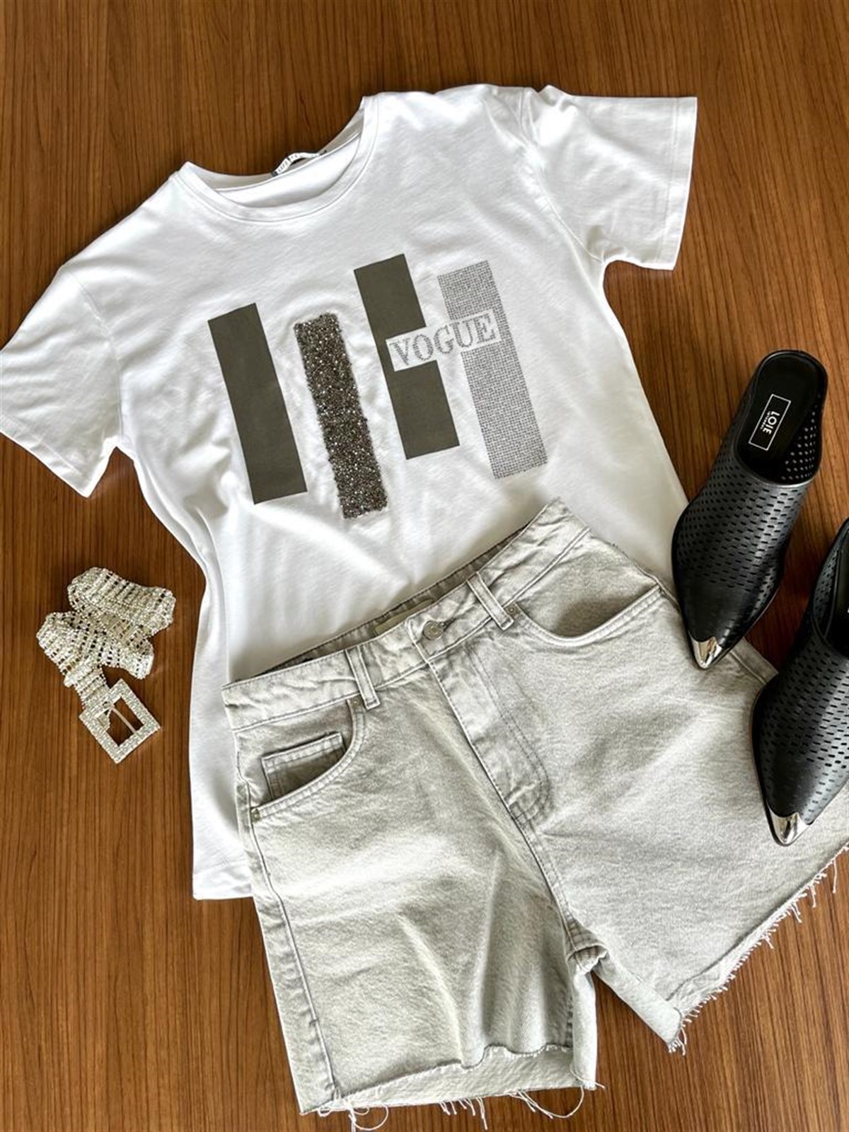 Vogue Yazı Detaylı Taş İşlemeli Tshirt (Beyaz)