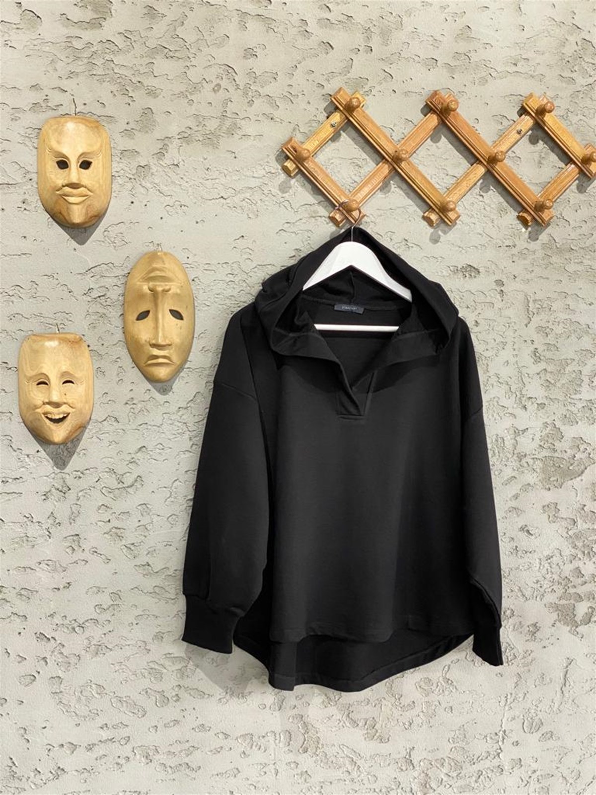 Yaka Detaylı Kapüşonlu Sweat (Siyah)