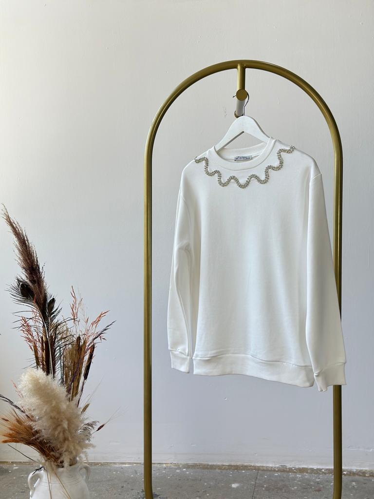 Yakası Kristal Taş İşçilikli Kadın Sweat (Beyaz)