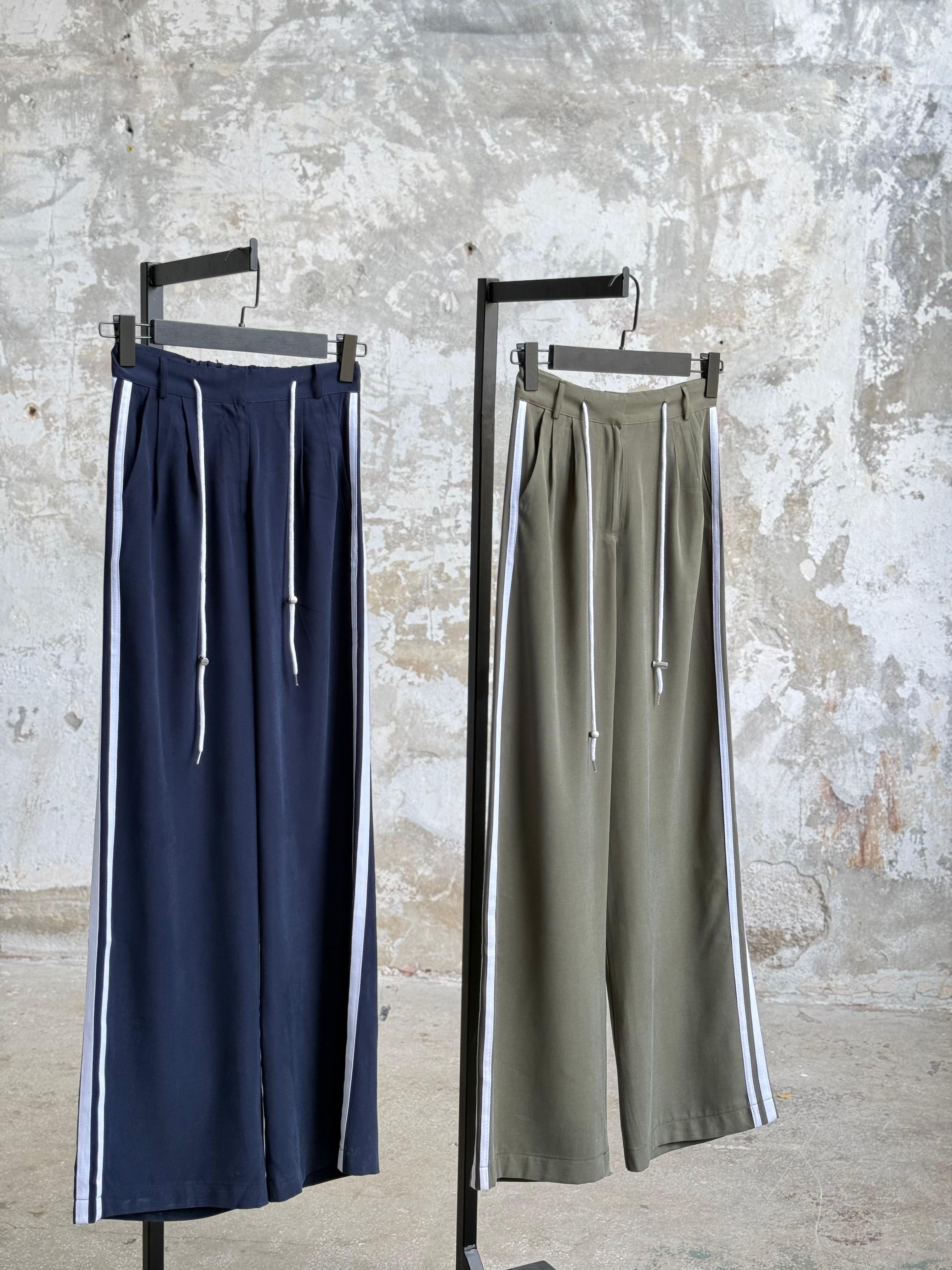 Yanı Şerit Detaylı Ayarlanabilir Bağcıklı Bol Pantolon (Lacivert)