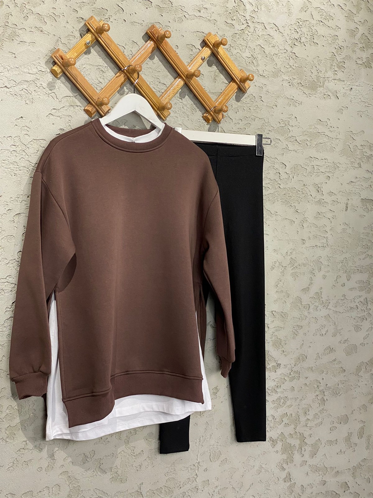 Yanları Yırtmaçlı Şardonlu Sweat (Kahve)