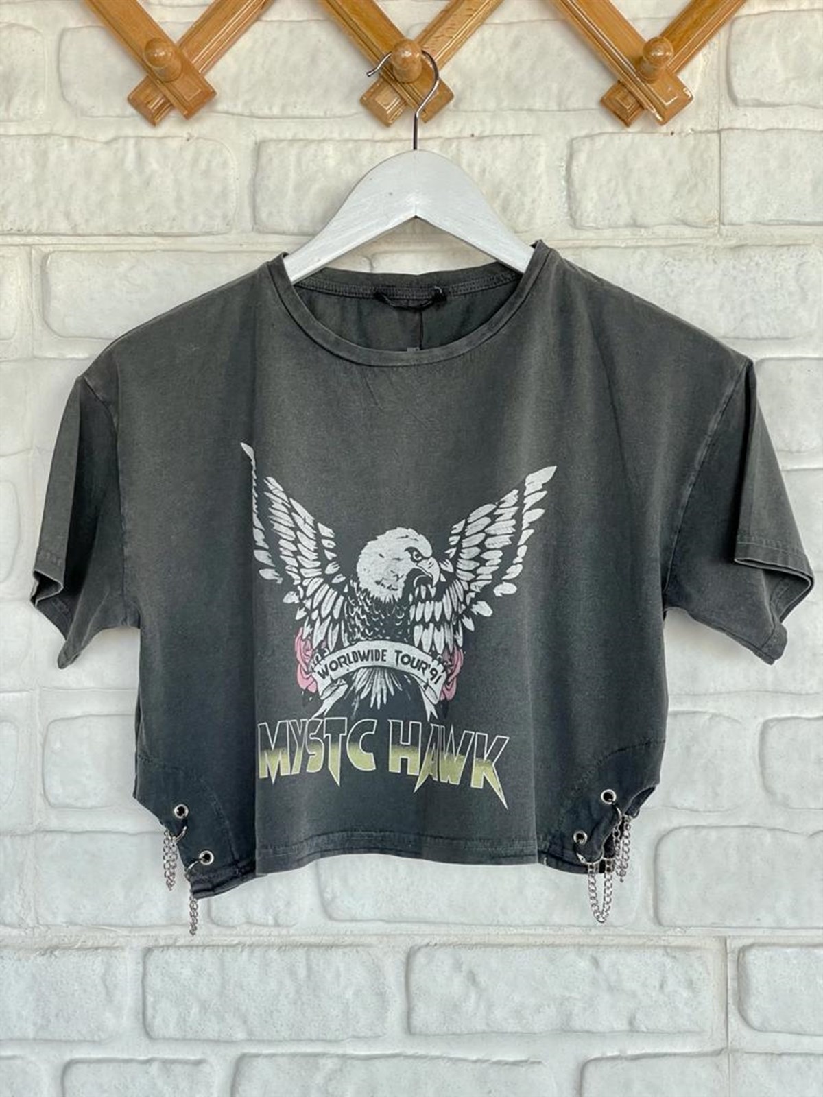 Yanları Zincir Detaylı Baskılı Tshirt