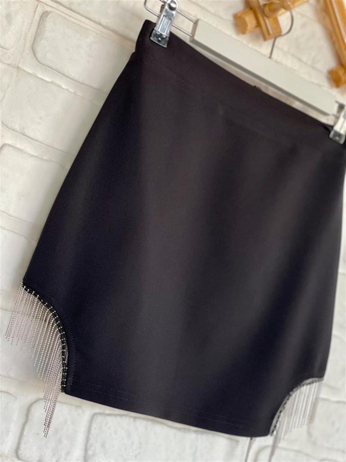 Yanları Zincir Detaylı Mini Etek