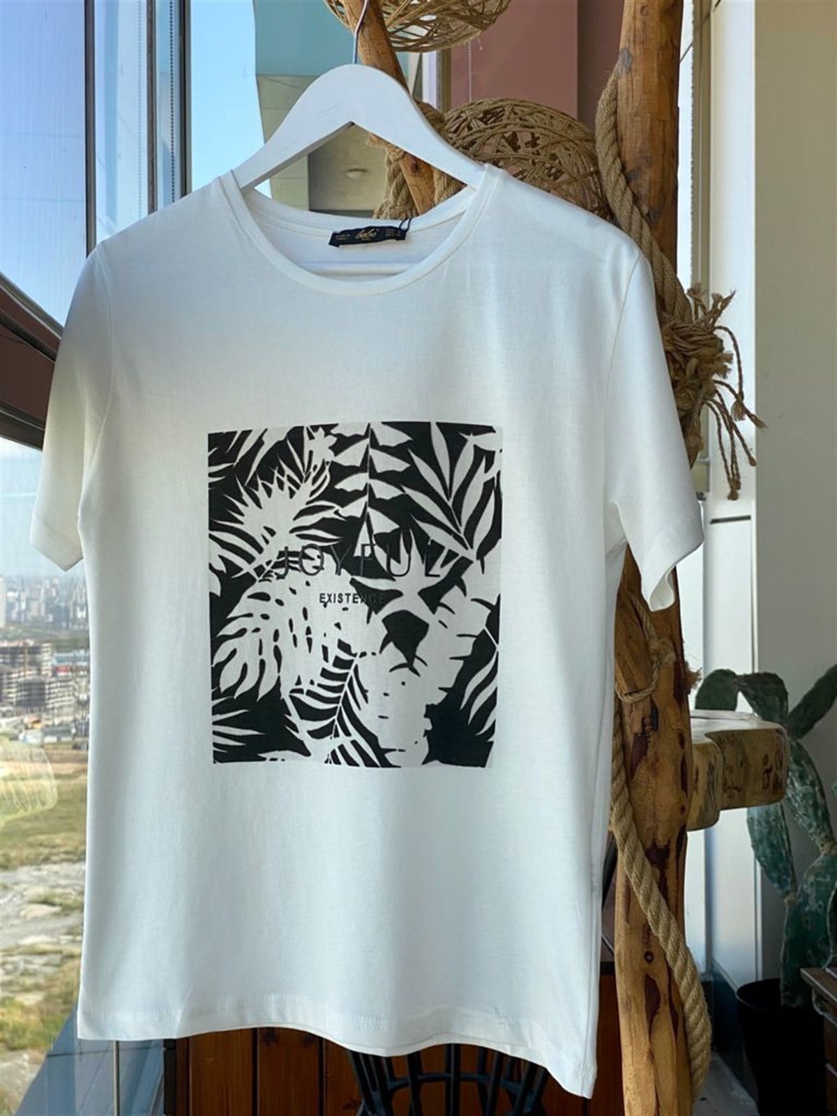 Yaprak Desenli Tshirt (Siyah)