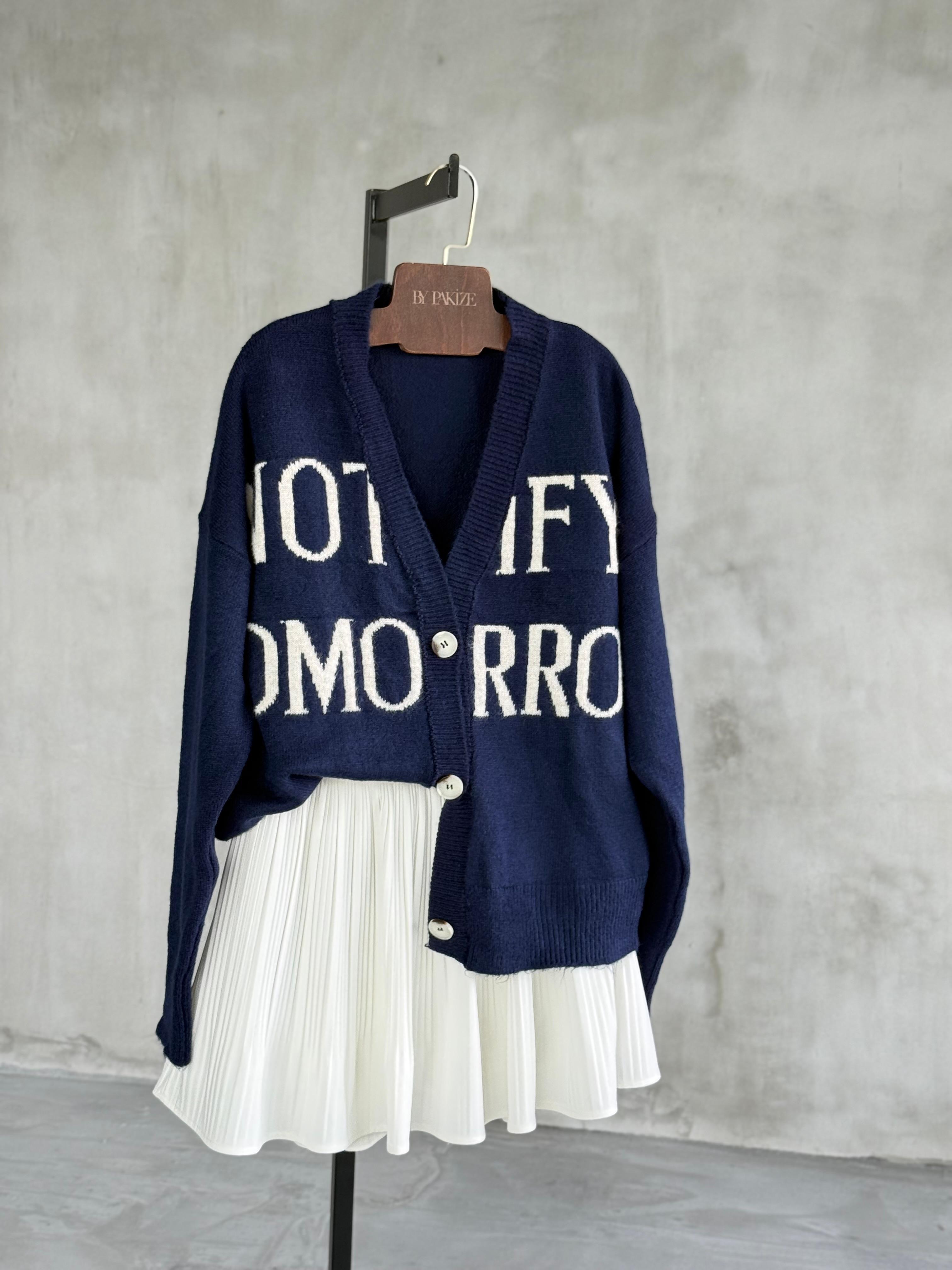 Yazı Desenli Düğmeli Oversize Triko Hırka (Lacivert)