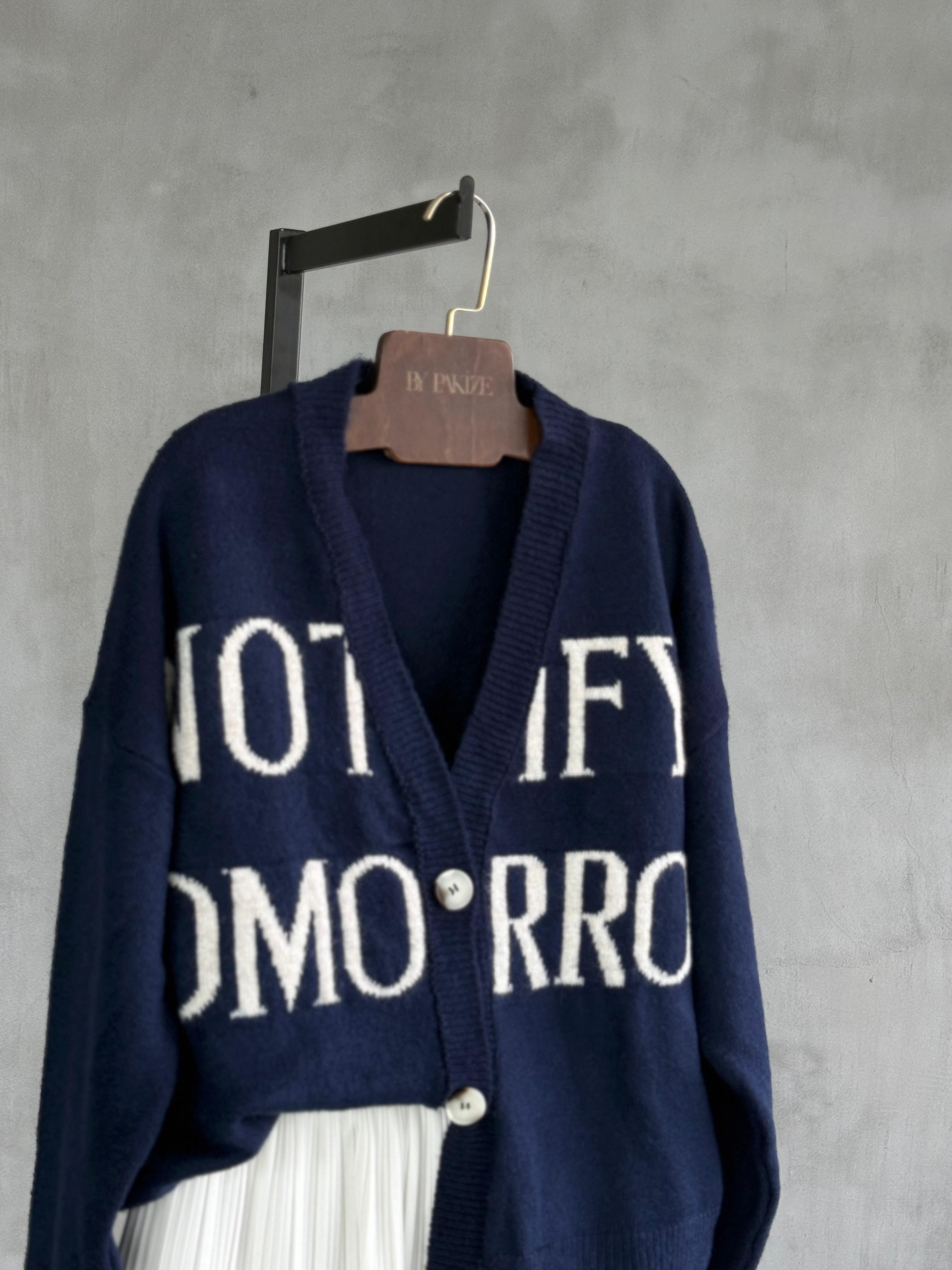 Yazı Desenli Düğmeli Oversize Triko Hırka (Lacivert)