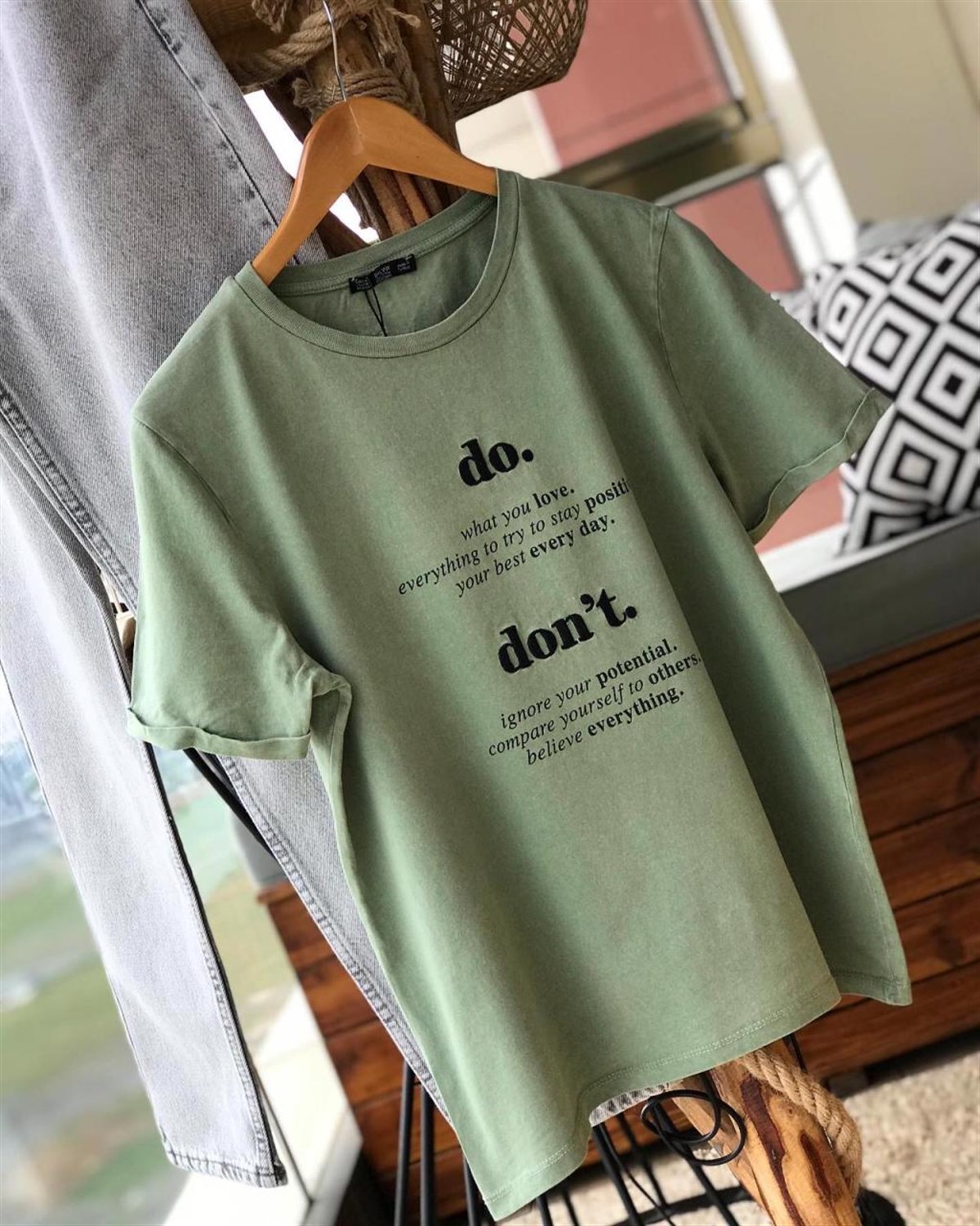 Yıkamalı Kolları Katlamalı Nakış Detaylı Tshirt (HAKİ)