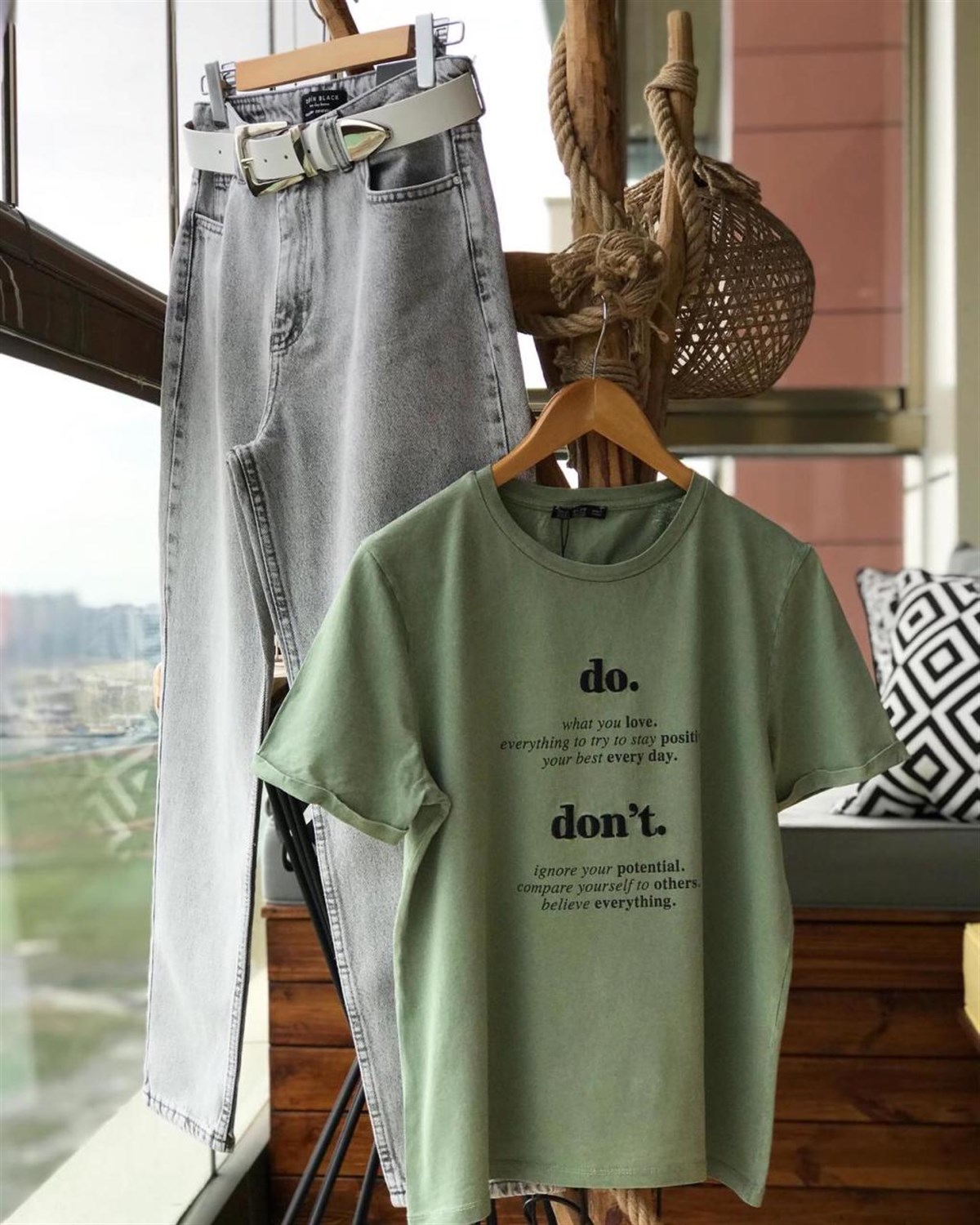 Yıkamalı Kolları Katlamalı Nakış Detaylı Tshirt (HAKİ)