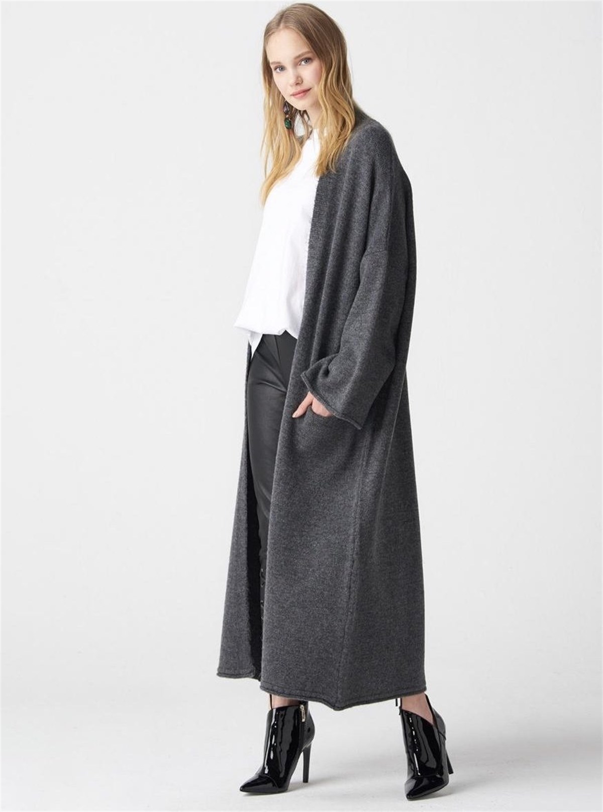 Yumoş Kumaş Kimono Kollu Cepli Uzun Hırka (GRİ)