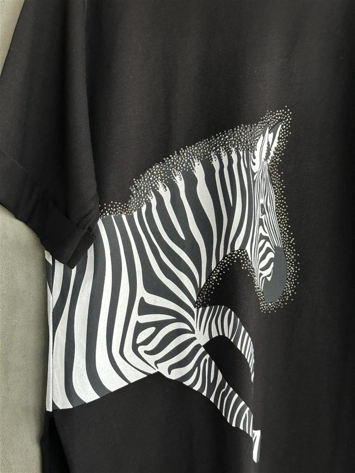 Zebra Desen Taş İşlemeli Yanı Yırtmaçlı Tunik Tişört (Siyah)