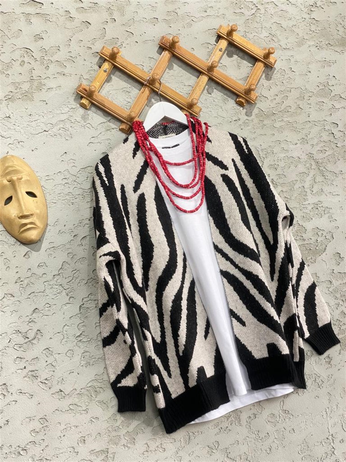 Zebra Desen Yumoş Hırka (Siyah)
