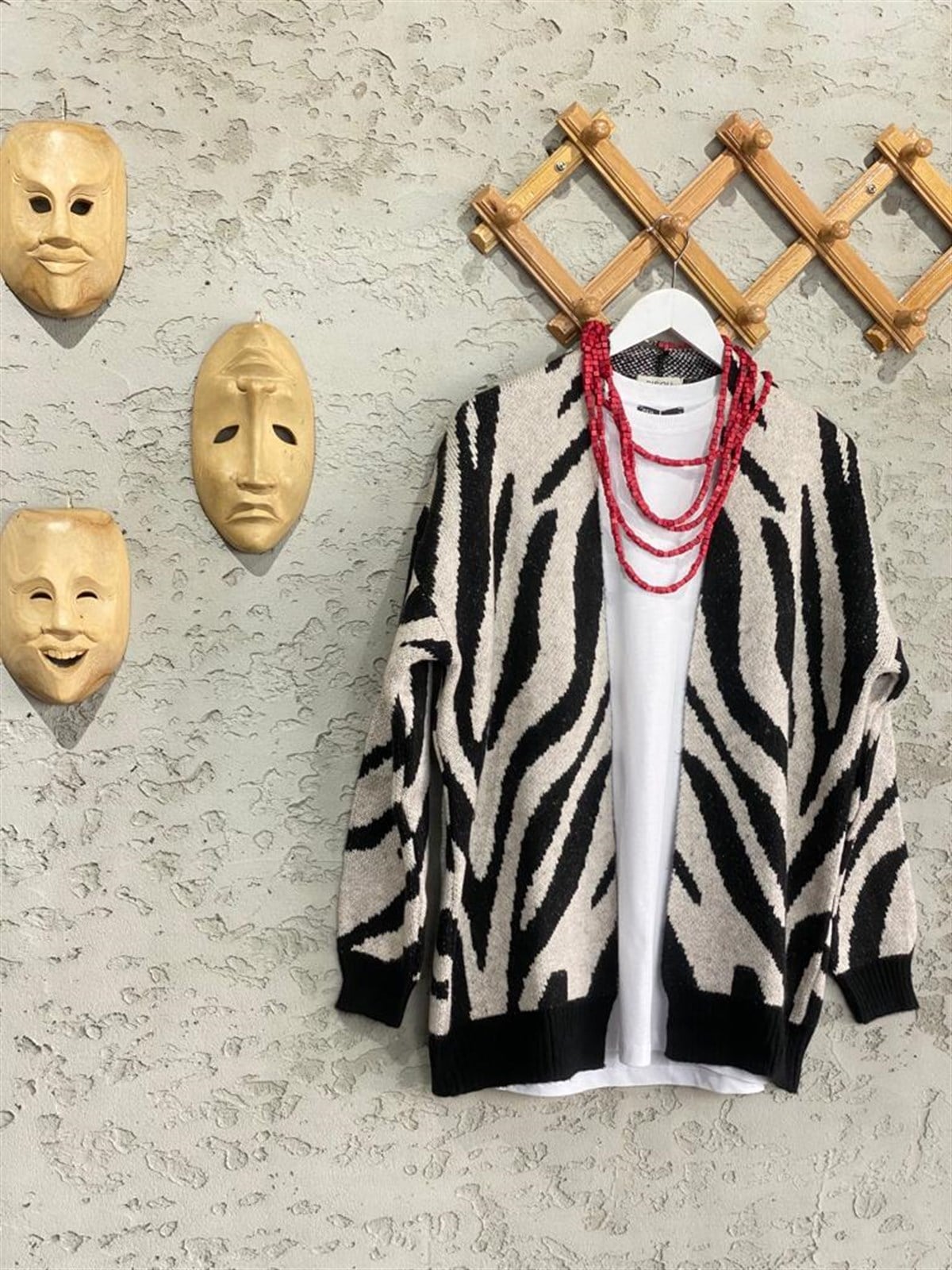 Zebra Desen Yumoş Hırka (Siyah)