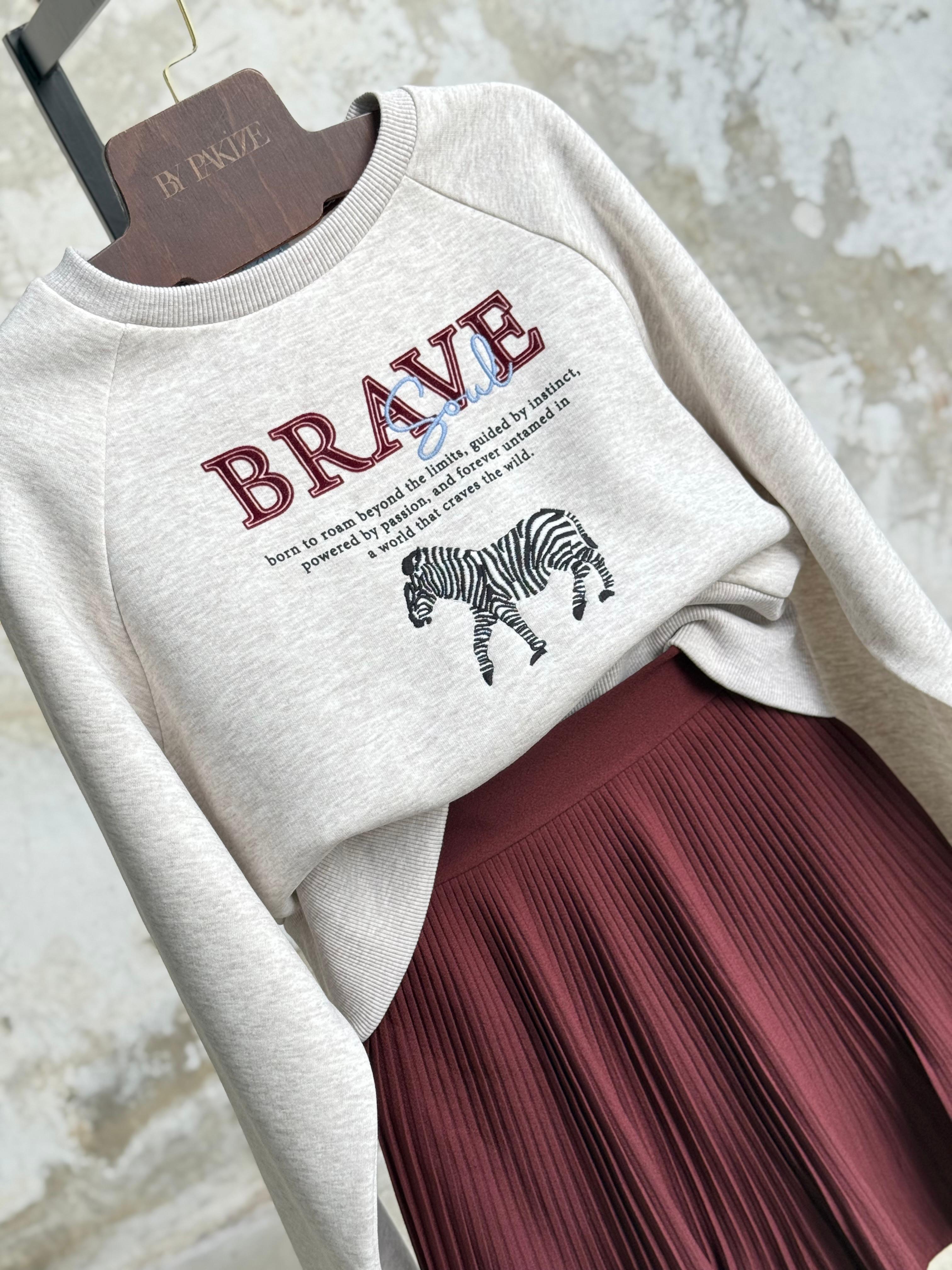 Zebra Nakışlı Sırtı Fermuarlı Sweatshirt (Bej)