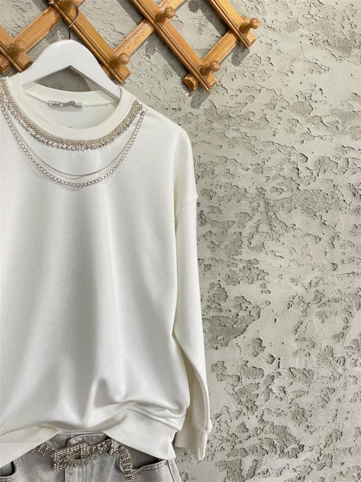 Zirkon Taşlı Zincir Kolyeli Sweat (Ekru)