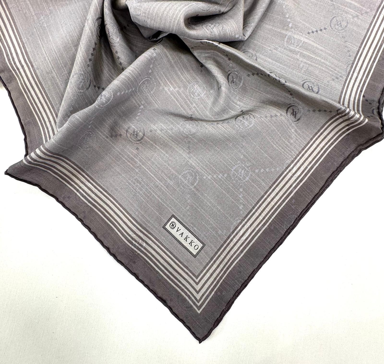 Vakko Monogram Pamuk İpek Bordürlü Eşarp 41588-Gri