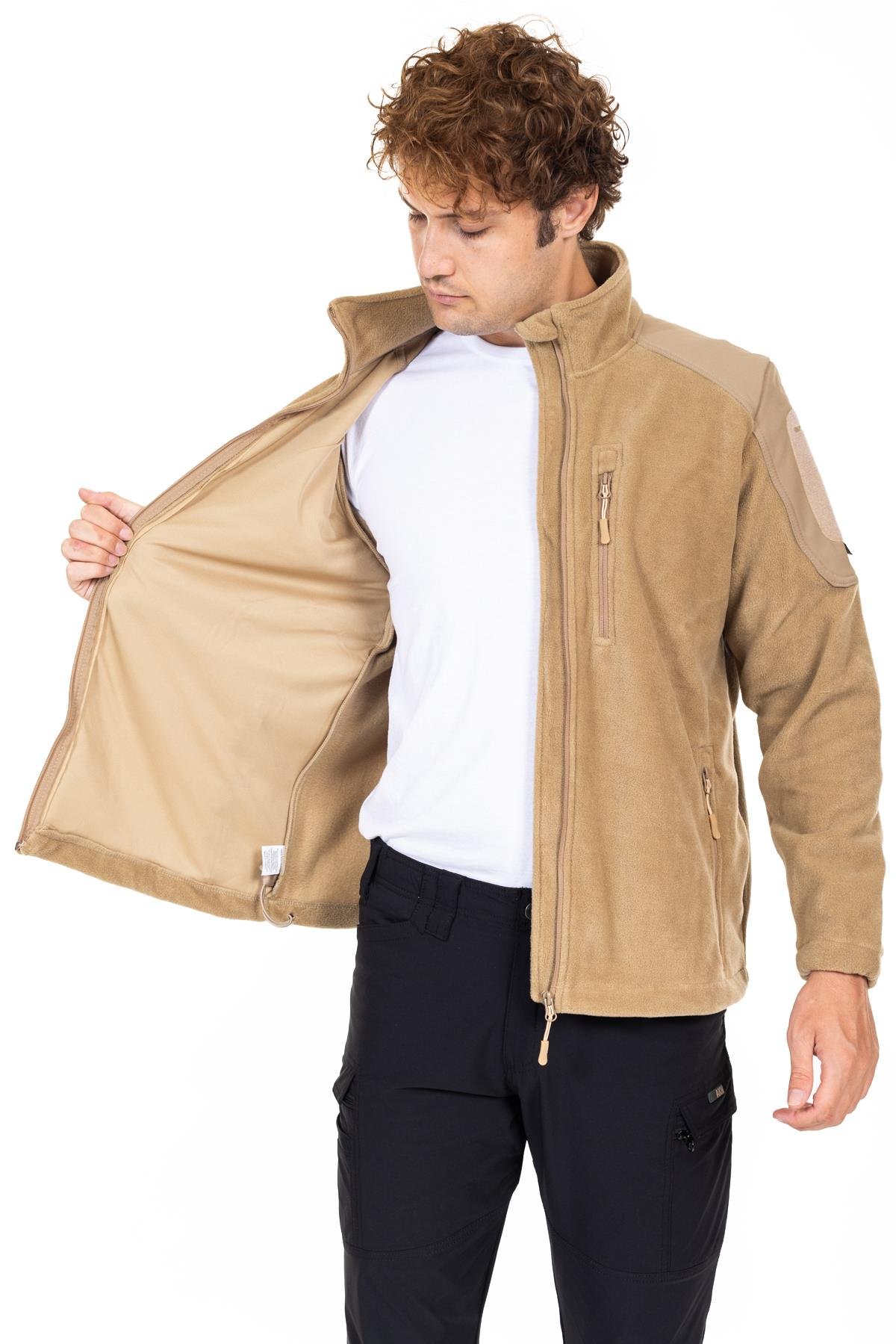 AKN 02 Polar Mont-Bej