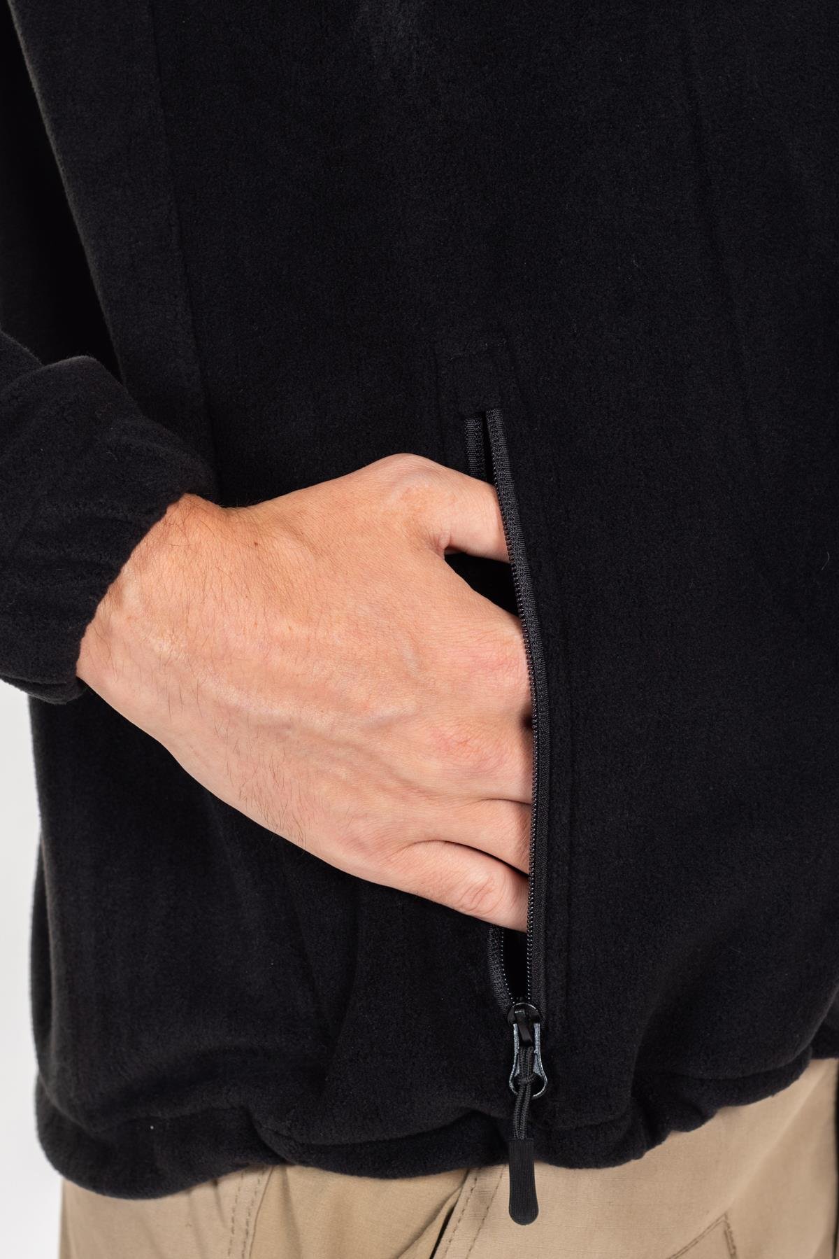 AKN 02 Polar Mont-Siyah