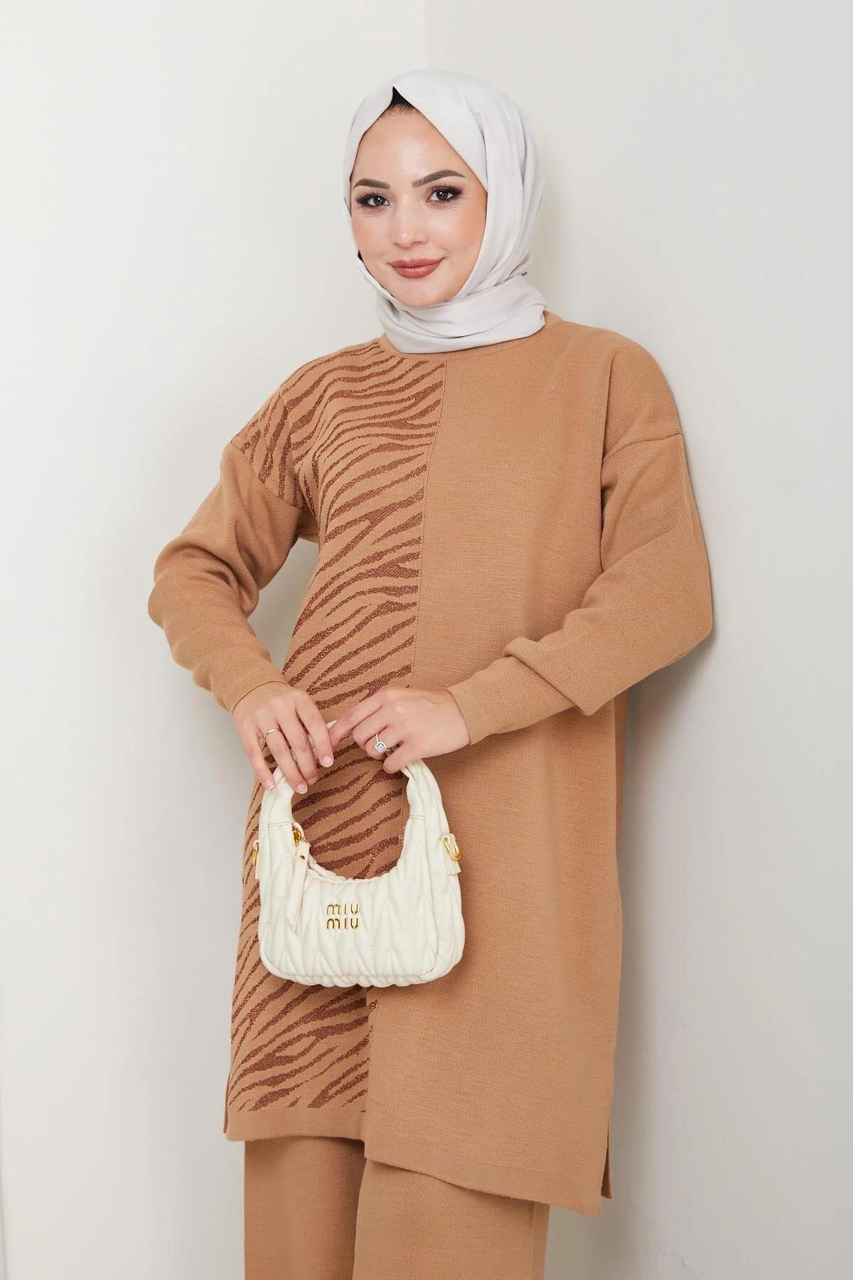 Kadın Bej Zebra Desenli Triko Tunik – Uzun Kol Rahat Kalıp