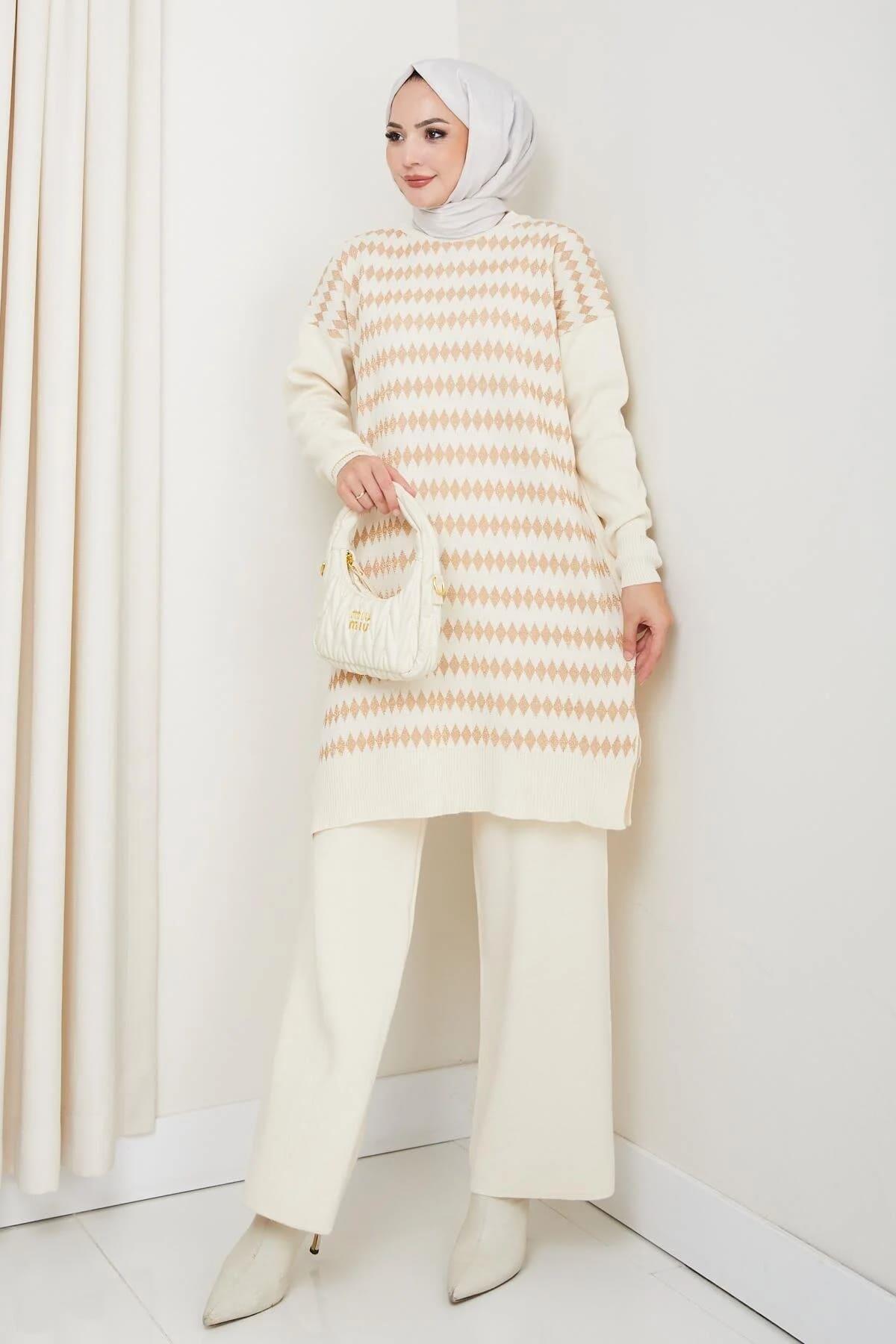 Kadın Krem Triko Kazak – Geometrik Simli Desenli Salaş Model