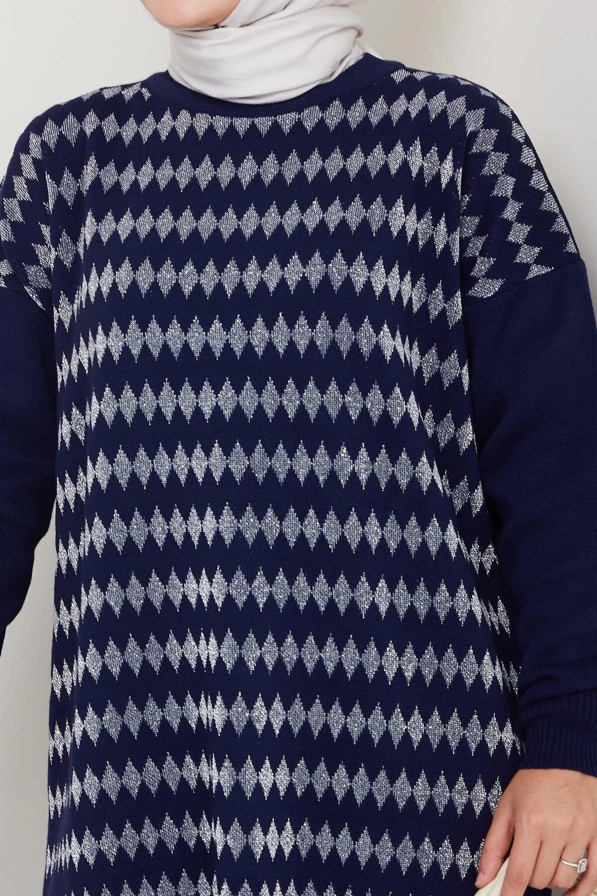 Kadın Lacivert Triko Kazak – Geometrik Simli Desenli Salaş Model