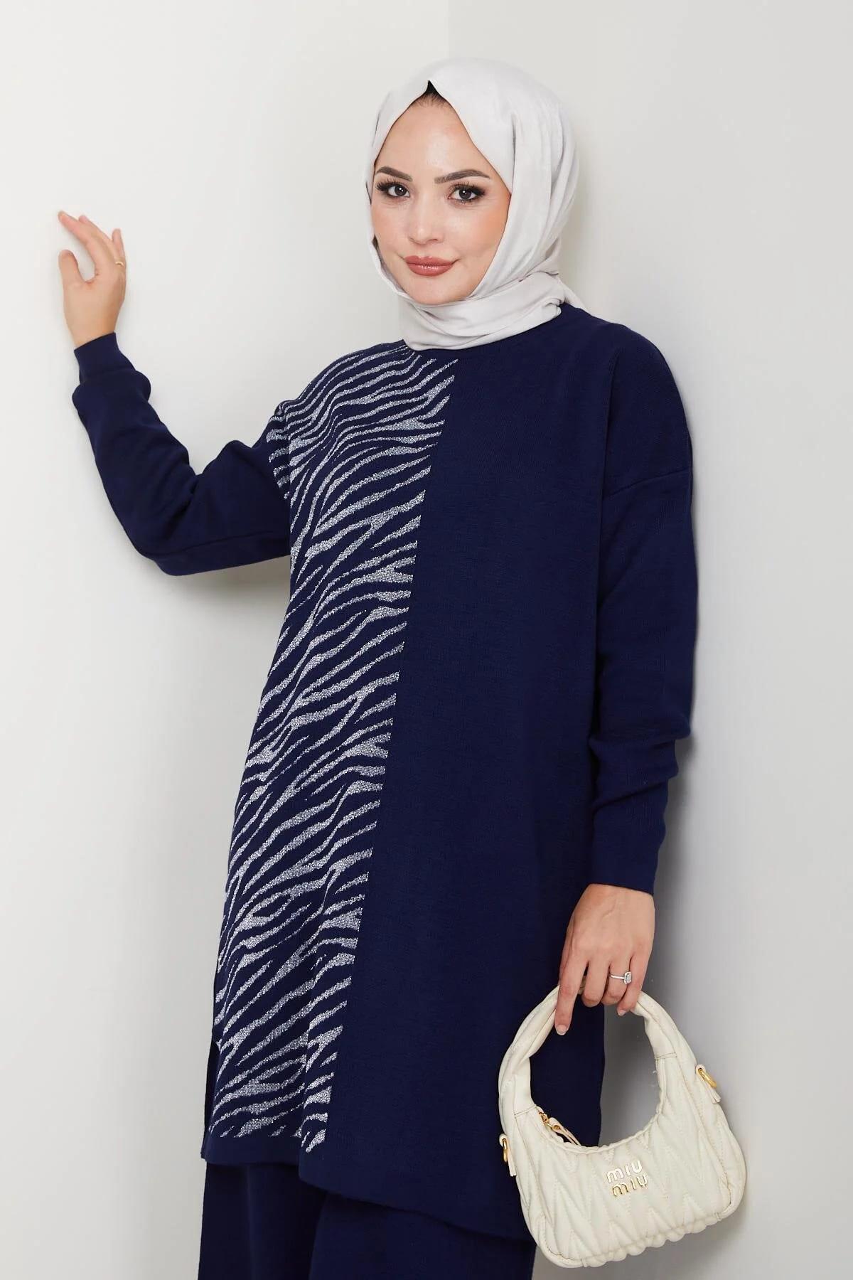 Kadın Lacivert Zebra Desenli Triko Tunik – Uzun Kol Rahat Kalıp