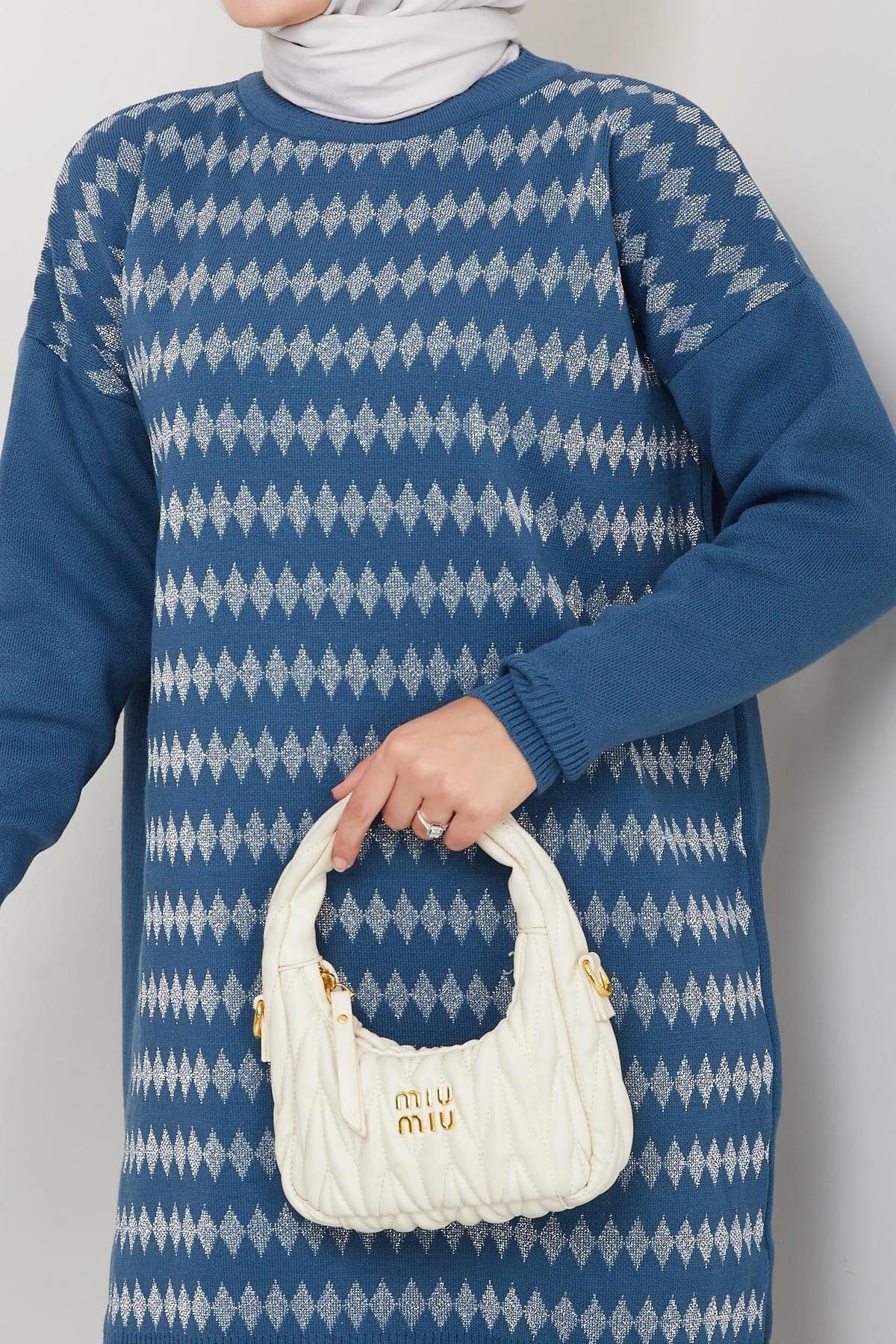 Kadın Mavi Triko Kazak – Geometrik Simli Desenli Salaş Model