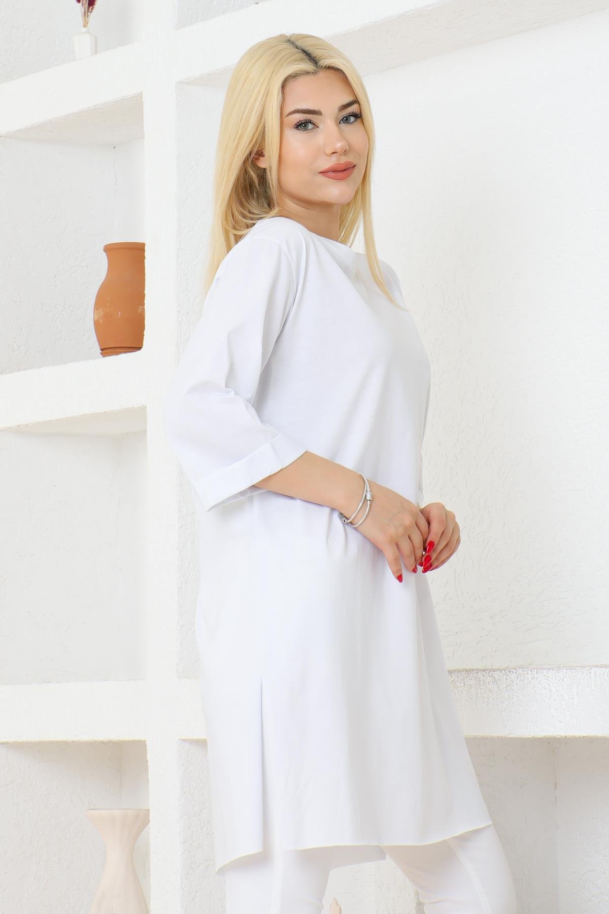 KADIN OVERSİZE RAHAT KALIP KISA KOL DÜZ BASİC YANDAN YIRTMAÇLI İÇLİK BEYAZ RENK T-SHIRT