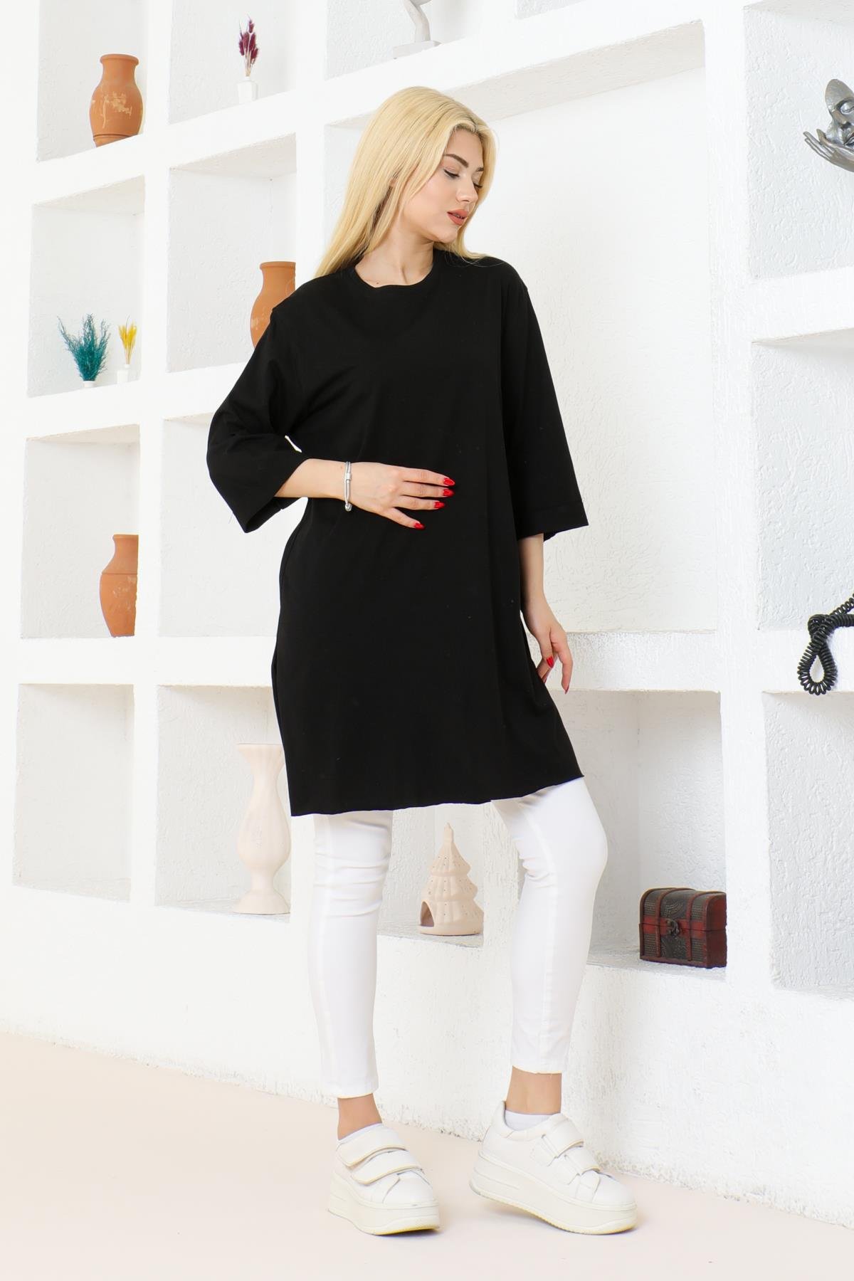 KADIN OVERSİZE RAHAT KALIP KISA KOL DÜZ BASİC YANDAN YIRTMAÇLI İÇLİK SİYAH RENK T-SHIRT