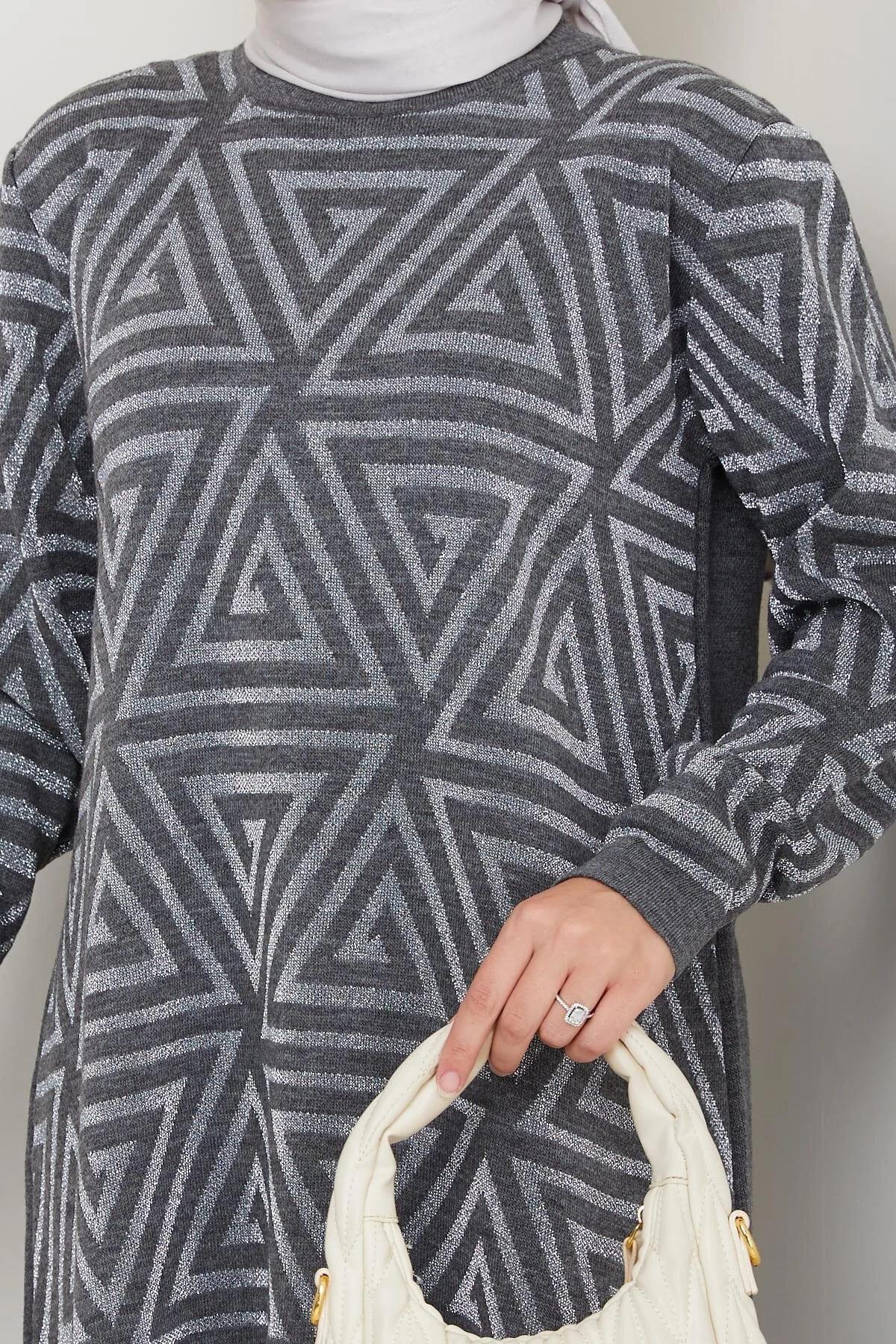 Kadın Salaş Model Geometrik Desenli Tesettür Triko Tunik