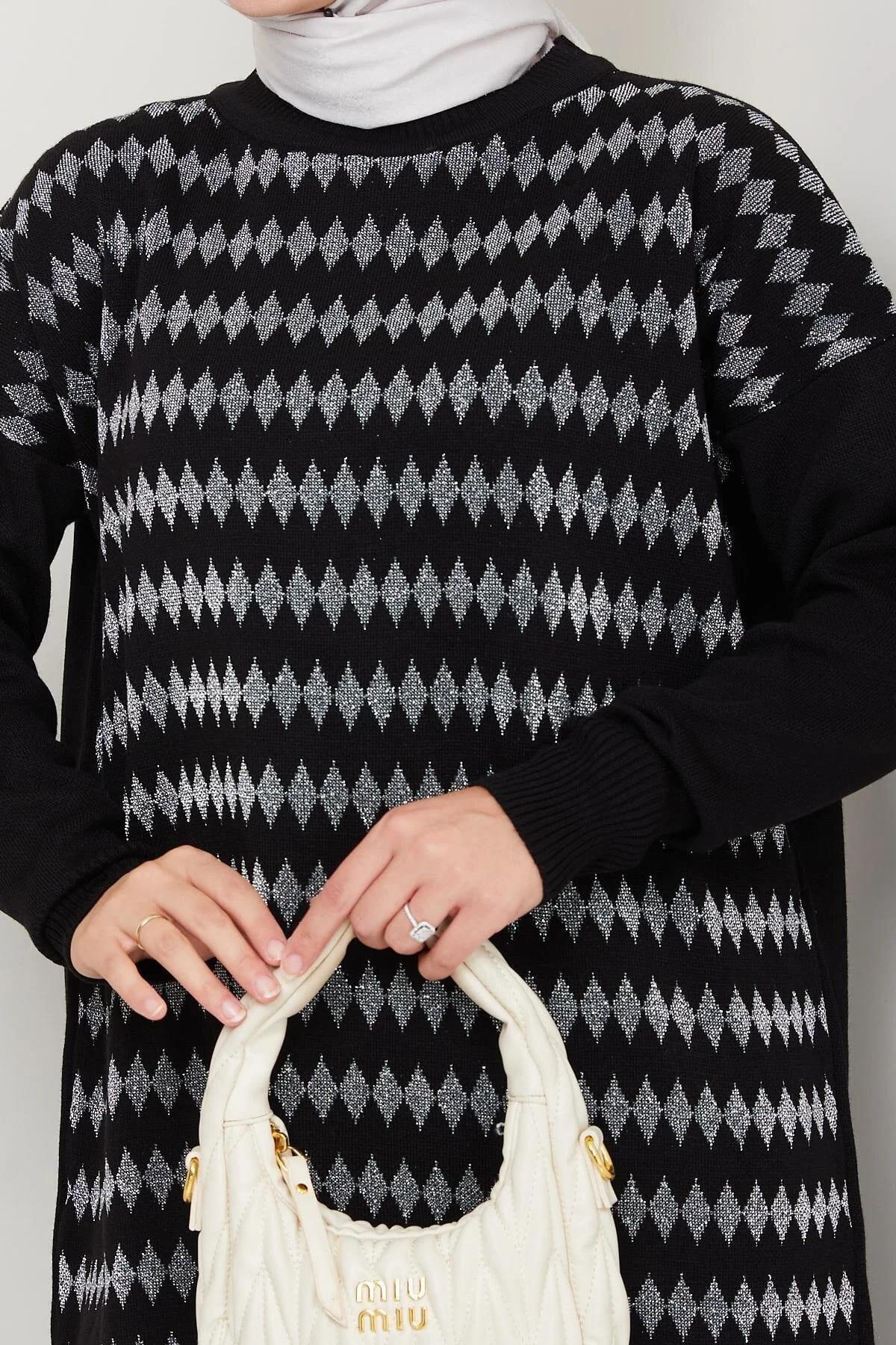 Kadın Siyah Triko Kazak – Geometrik Simli Desenli Salaş Model