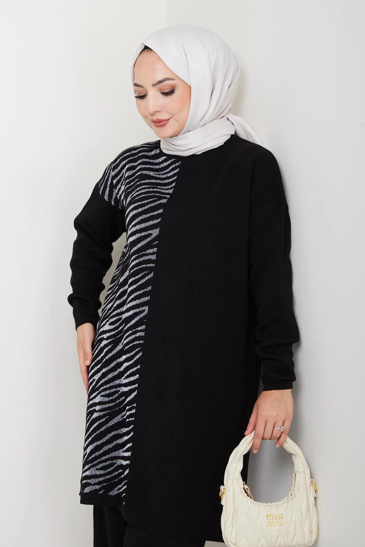 Kadın Siyah Zebra Desenli Triko Tunik – Uzun Kol Rahat Kalıp
