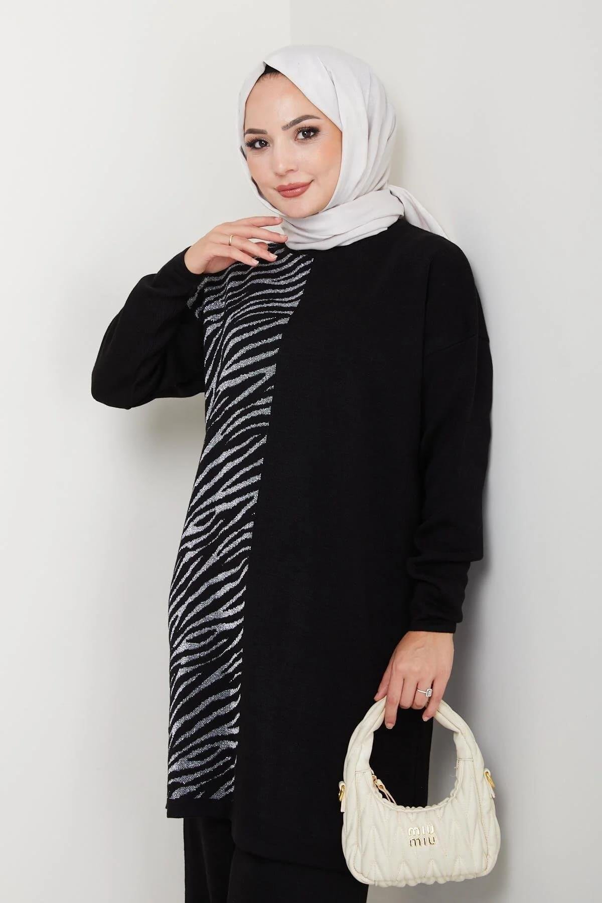 Kadın Siyah Zebra Desenli Triko Tunik – Uzun Kol Rahat Kalıp