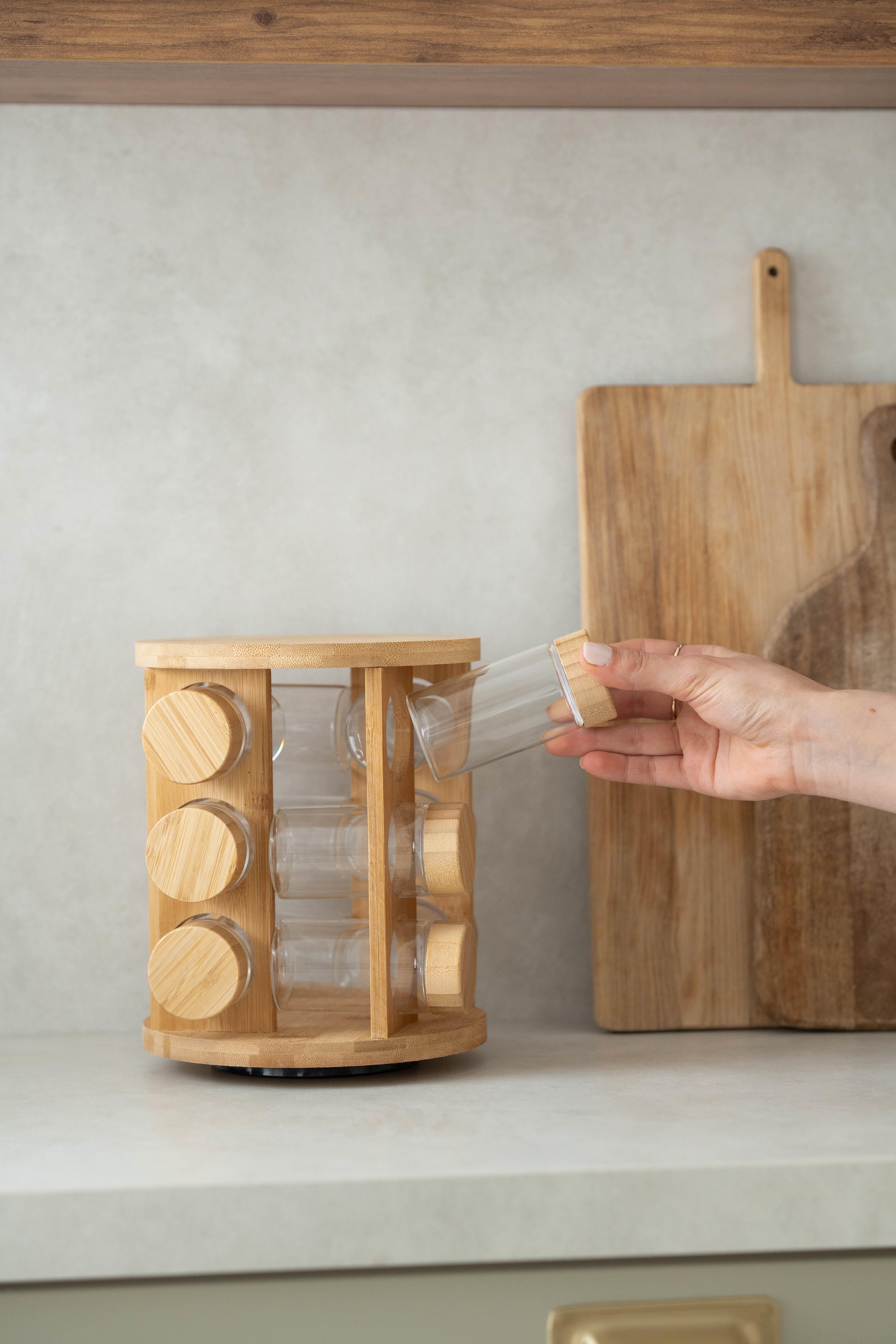 12'li Bambu Kapaklı Yuvarlak Borsilikat Cam Döner Standlı Kavanoz Seti(25 adet etiket)