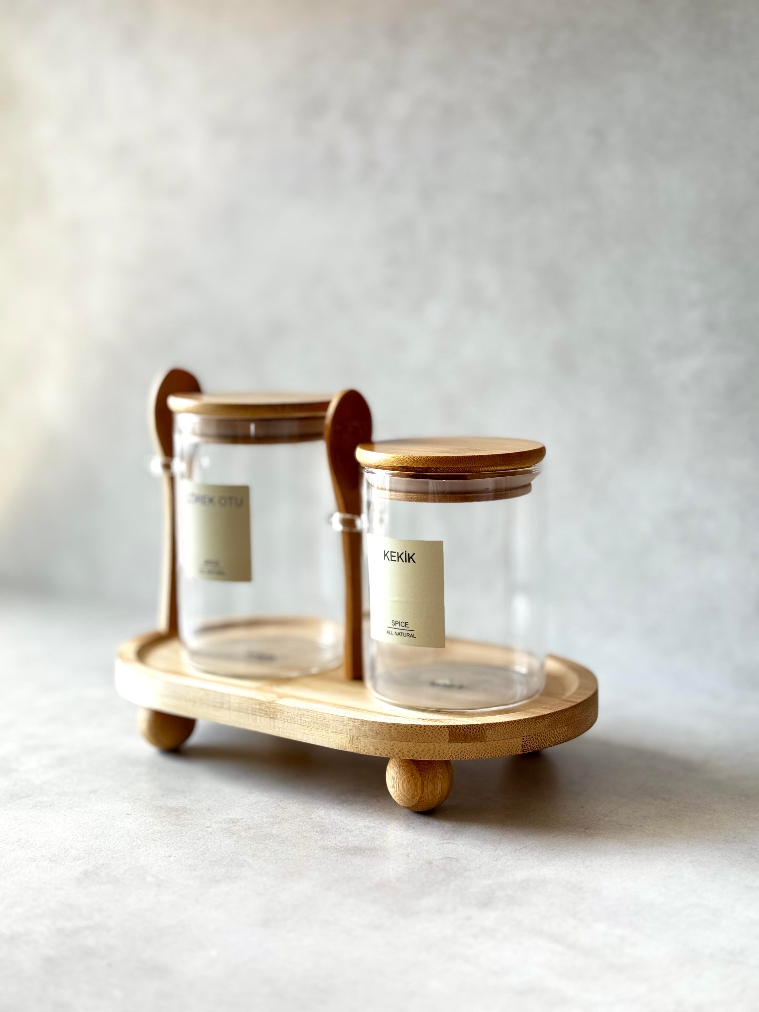 2'li Bambu Standlı ve Bambu Kaşıklı Borosilikat Cam Baharatlık Seti (16 Adet Etiket)