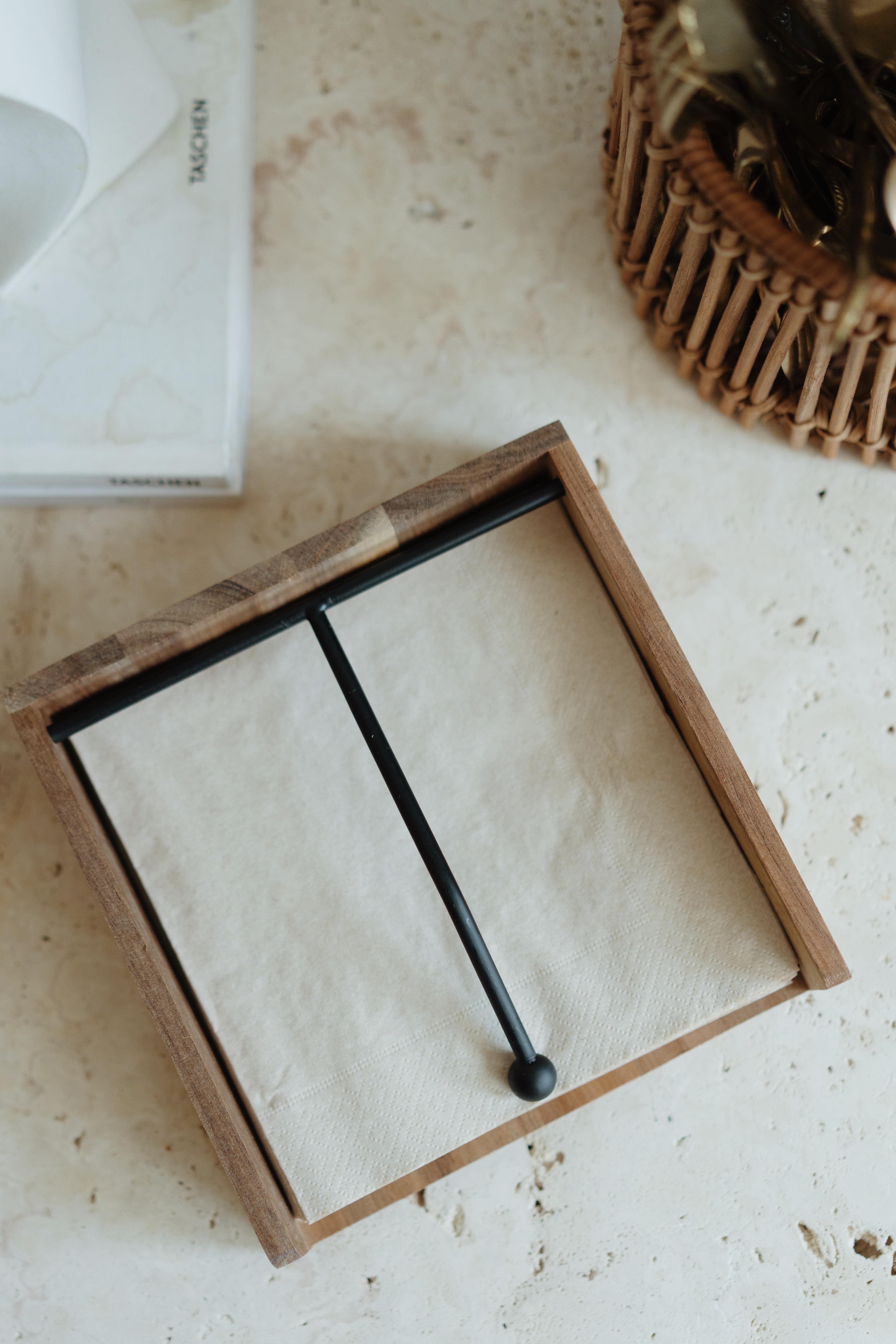 Akasya Kare Peçetelik(Siyah Demir Detaylı)