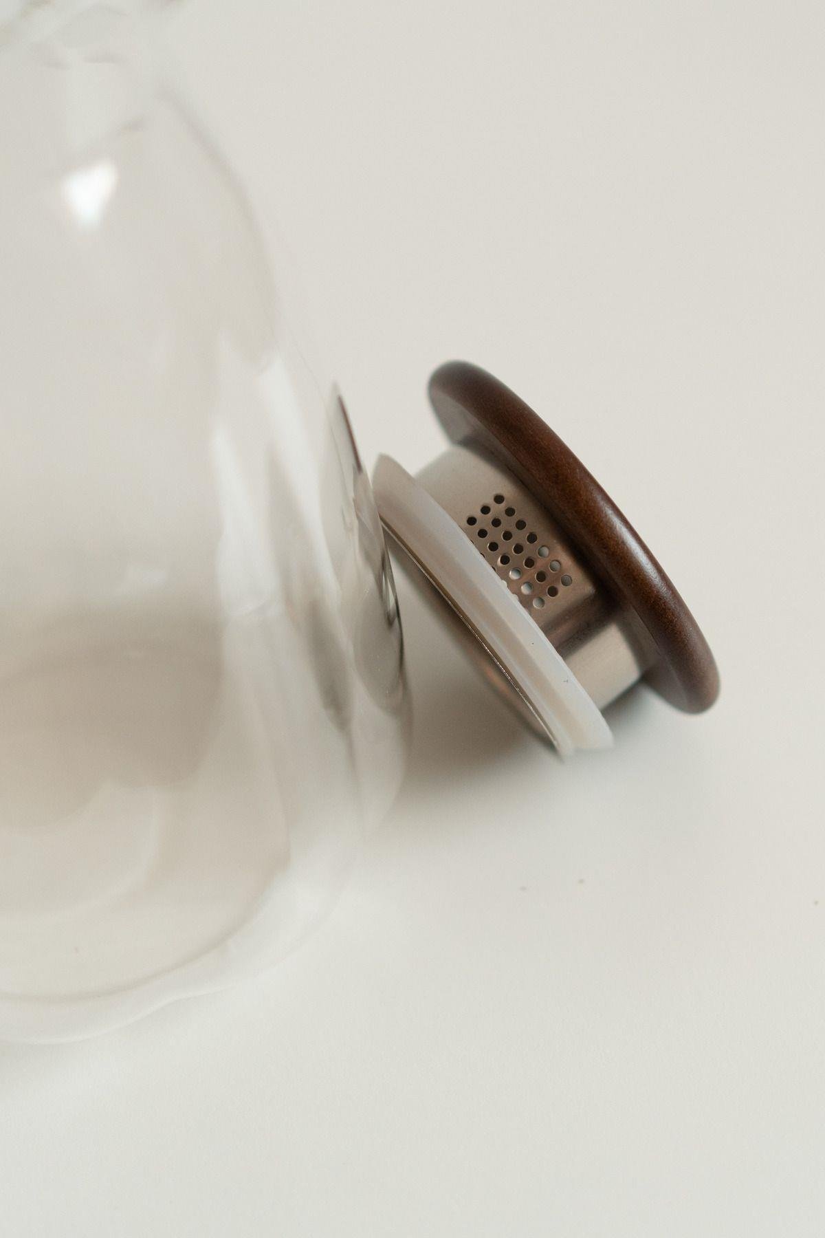 Akasya Saplı ve Kapaklı Cam Oval Taban Sürahi / Filtre Kapak (Model 2)