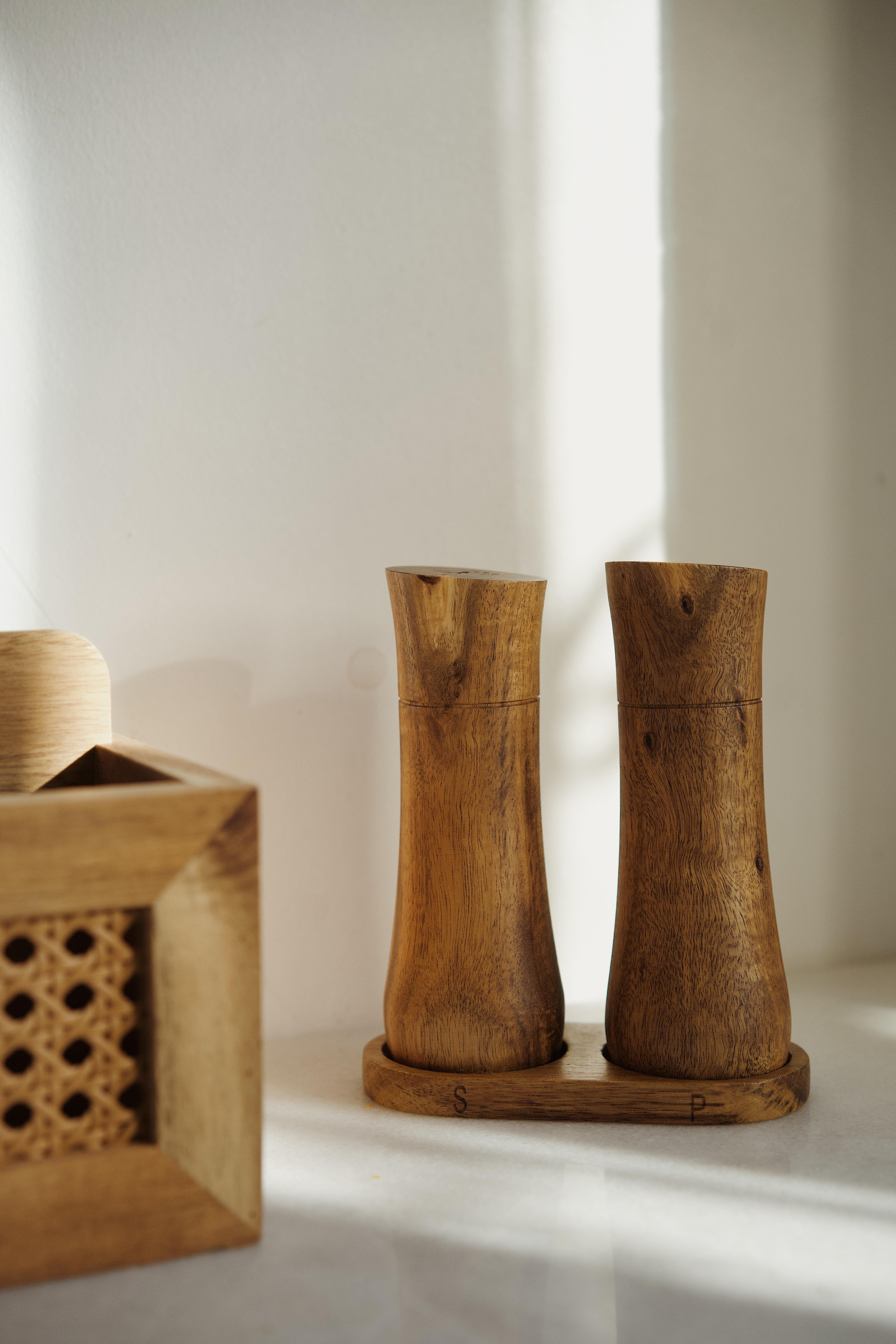 Akasya Standlı Tuzluk&Biberlik